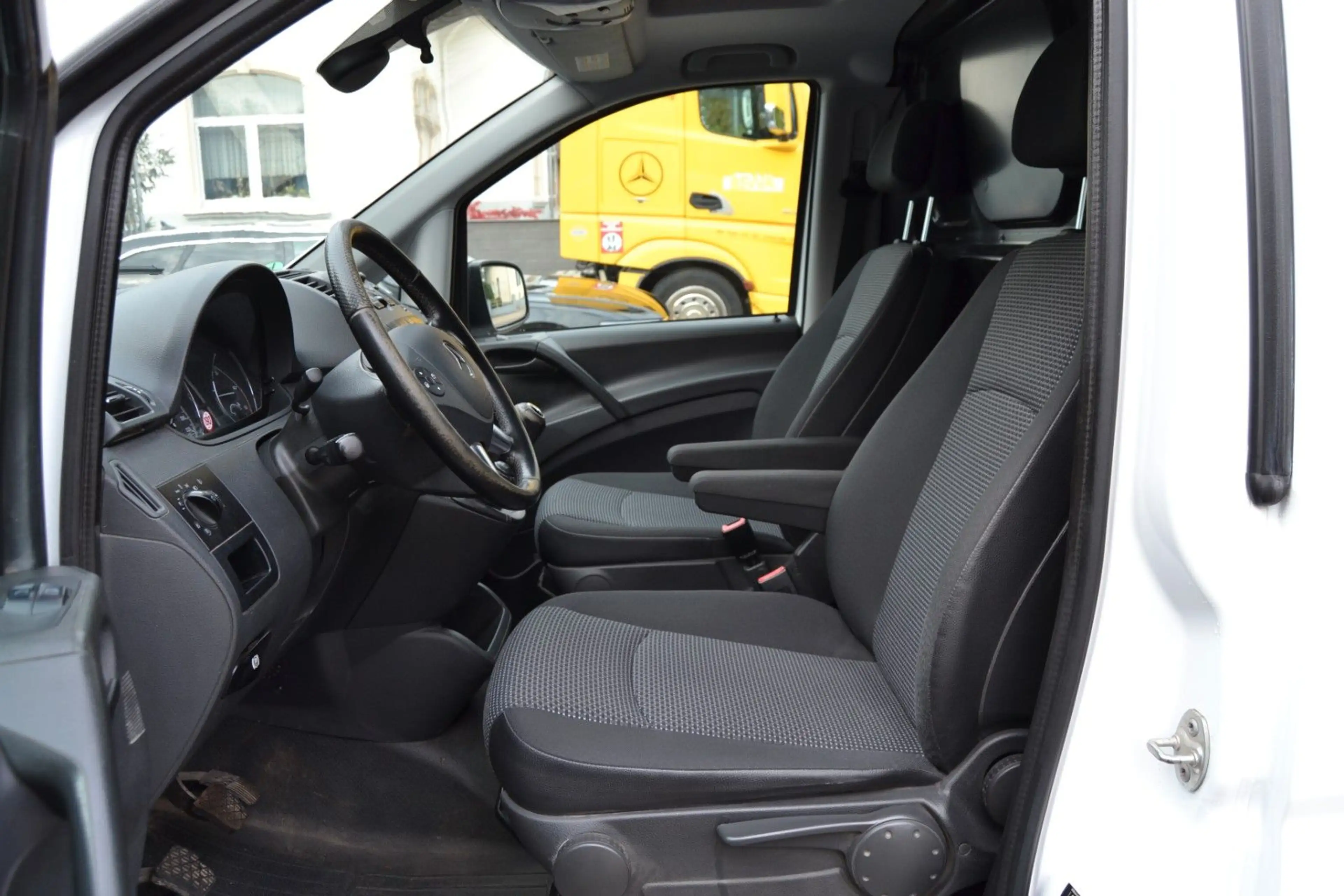 Mercedes-Benz Vito Kasten 113 CDI*Regale*SHZ*PDC*Klima*1 Hand* — photo 10