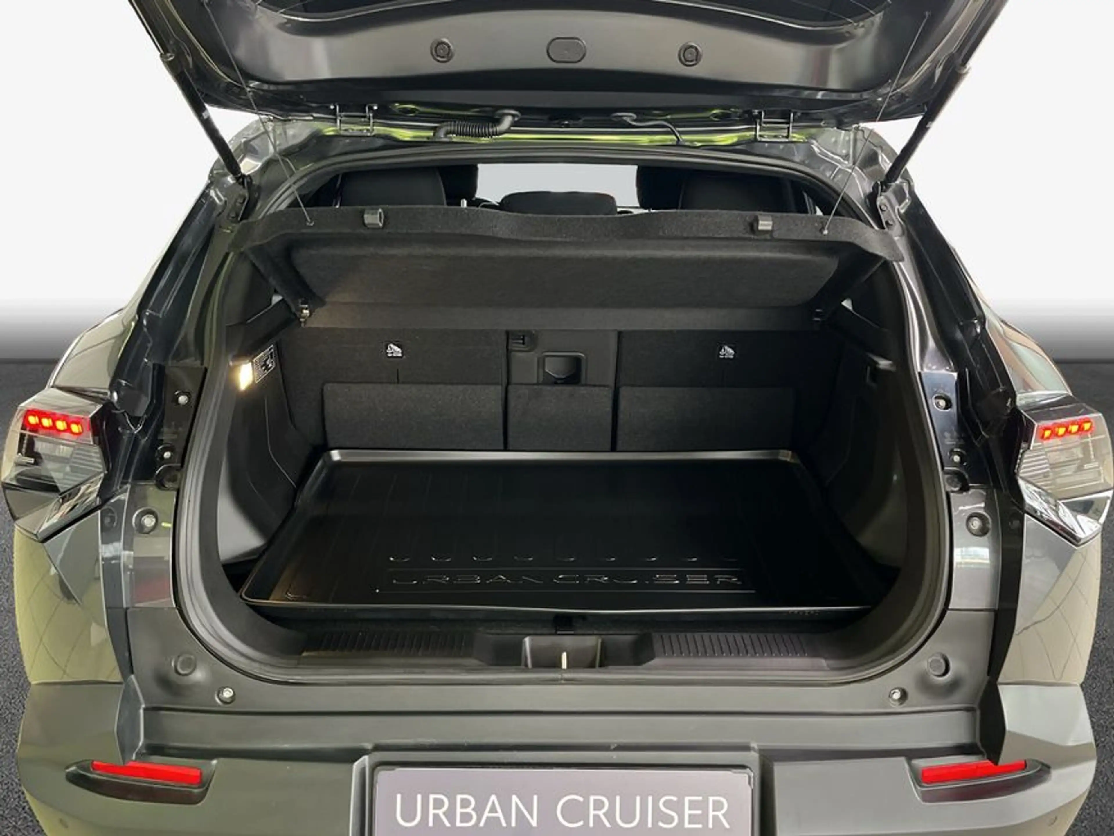 Toyota Urban Cruiser 61kWh Teamplayer — photo 9