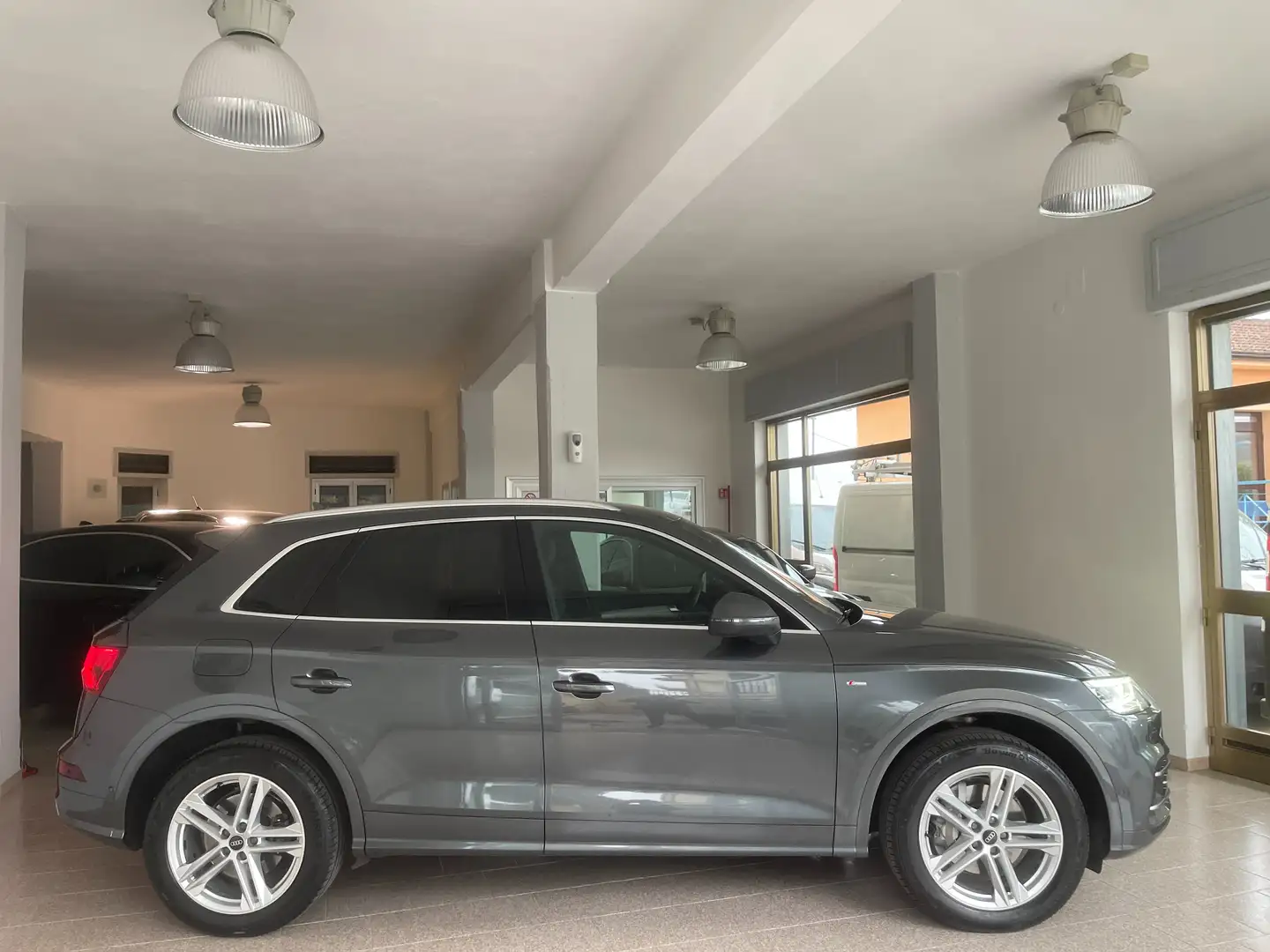 Audi Q5 40 2.0 tdi mhev 204Cv S line quattro s-tronic Grigio - 2