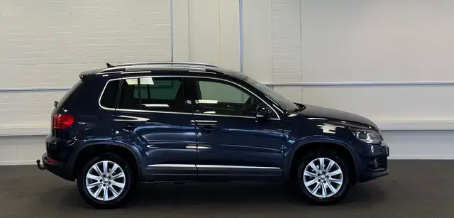 Volkswagen Tiguan view 4