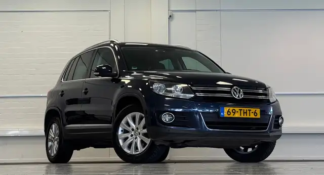 Volkswagen Tiguan view 2