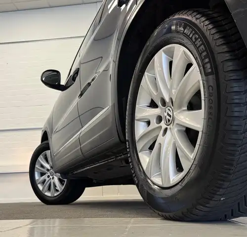 Volkswagen Tiguan view 5
