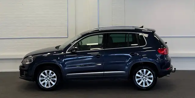 Volkswagen Tiguan view 3
