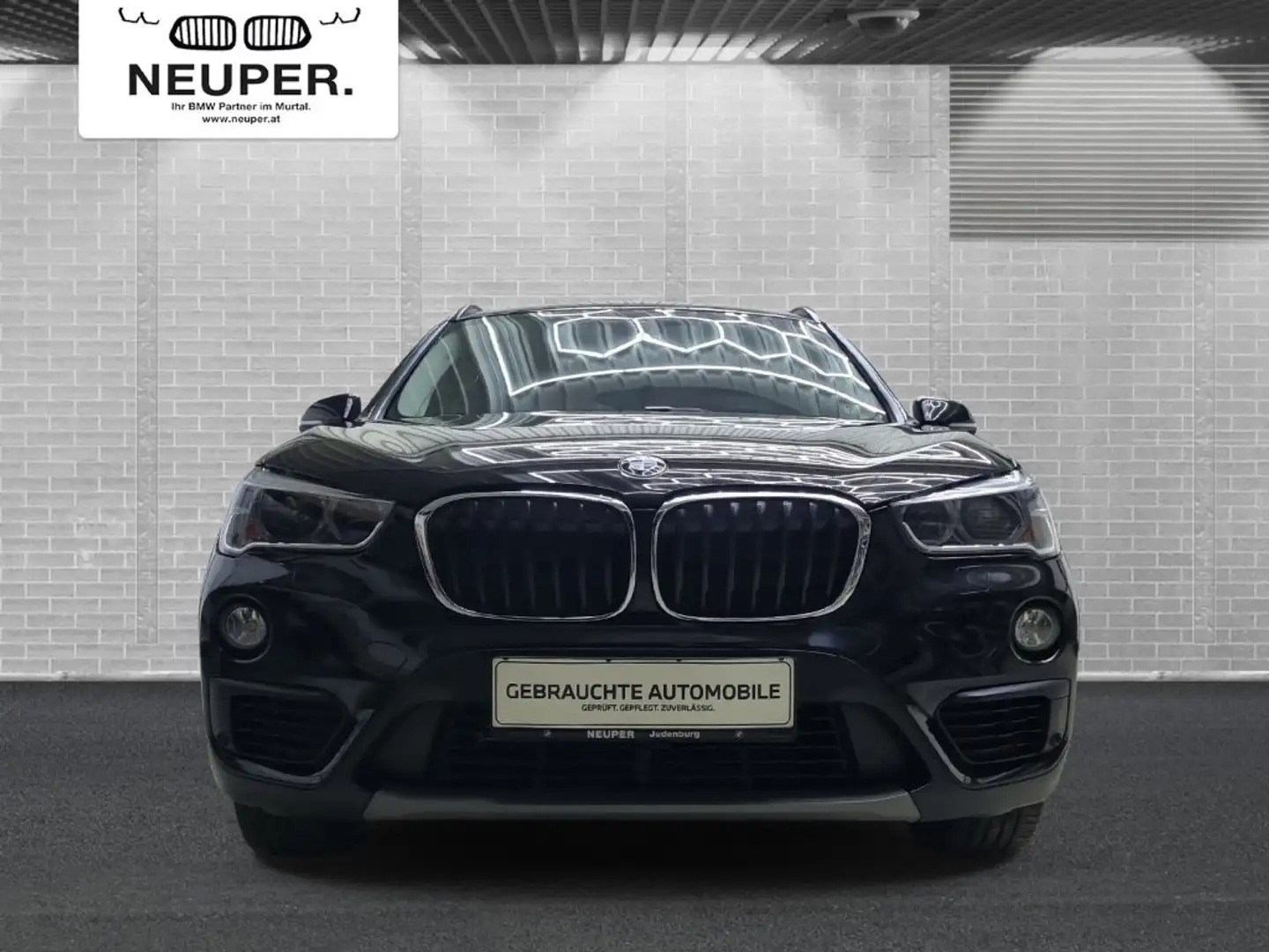 BMW X1 xDrive20d Schwarz - 2