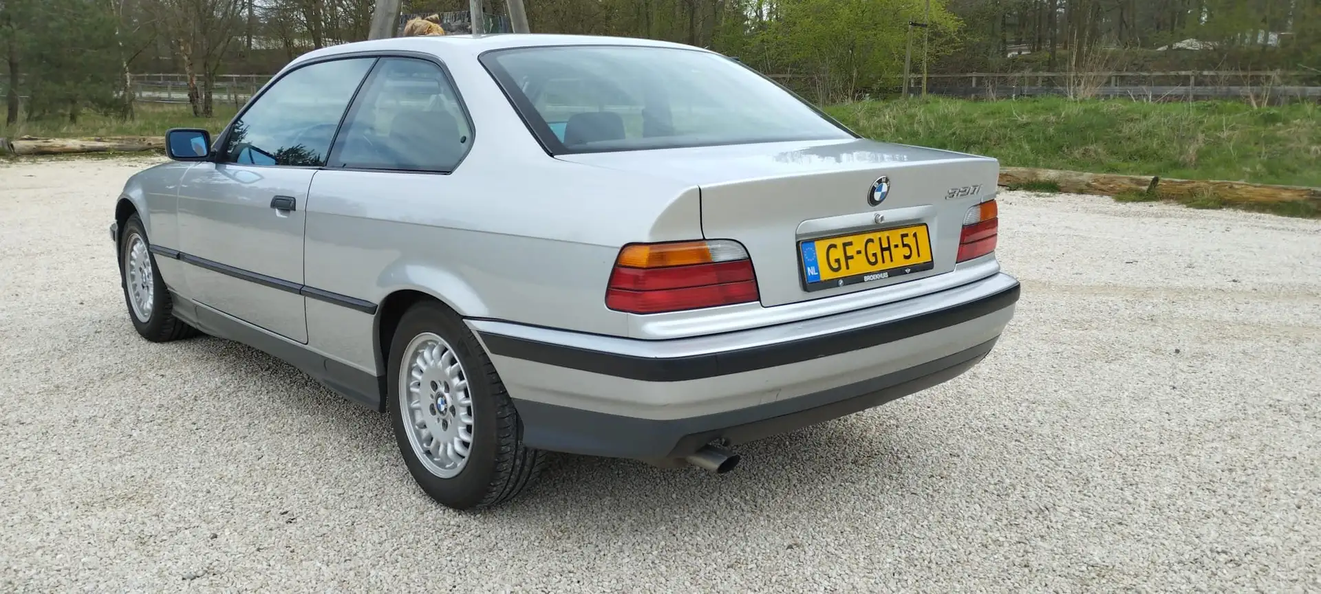 BMW 320 320i srebrna - 2