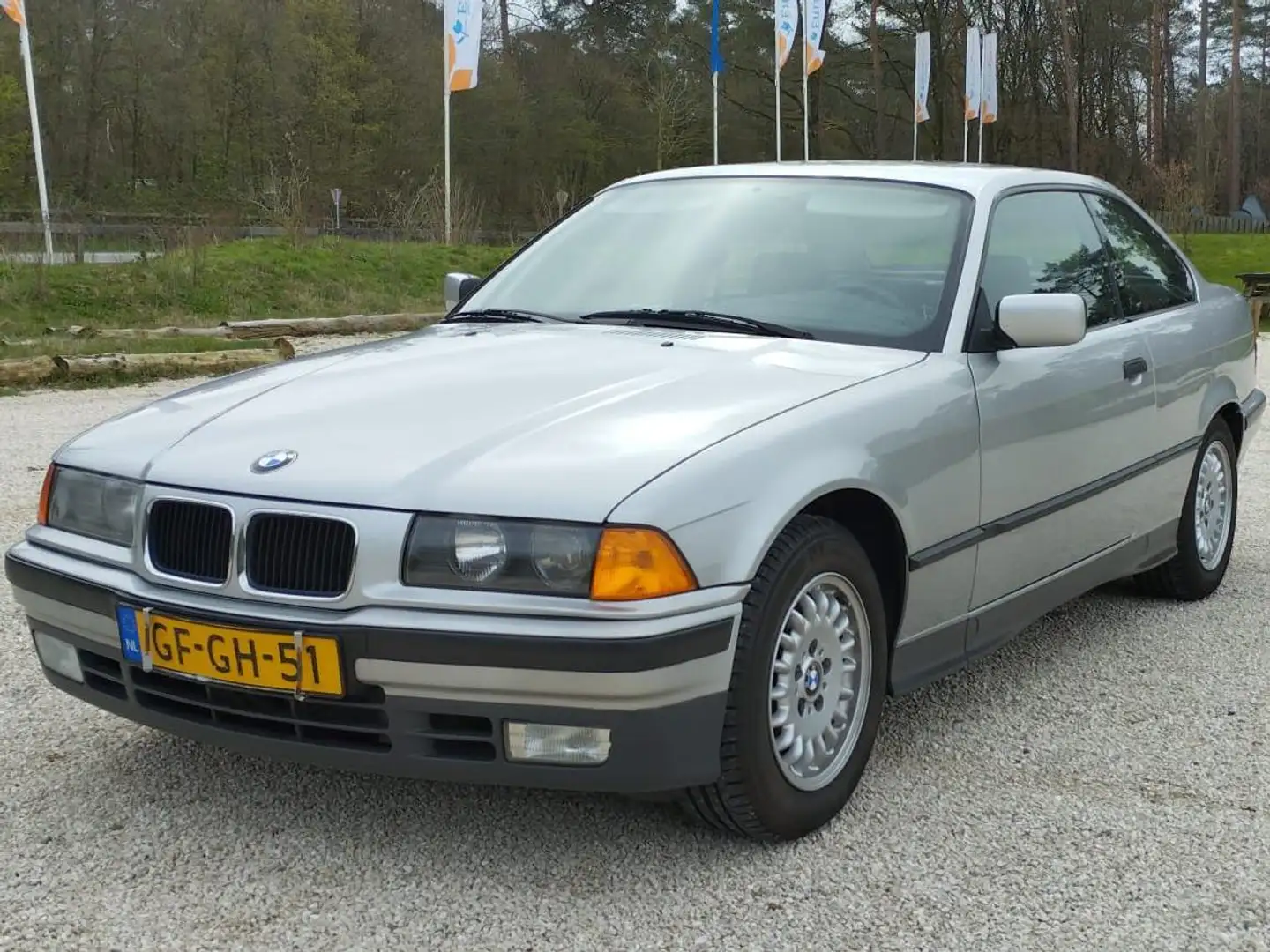 BMW 320 320i Srebrny - 1