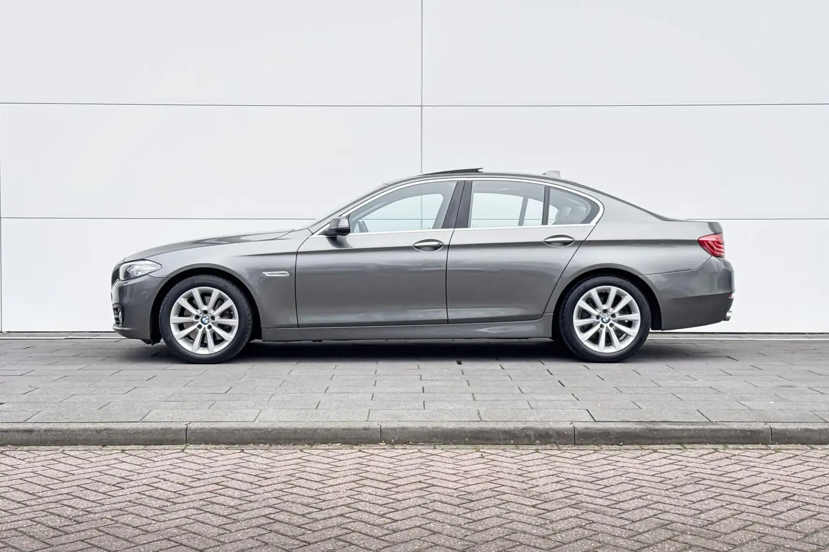 BMW 528 5 Serie Sedan 528i Executive siva - 2