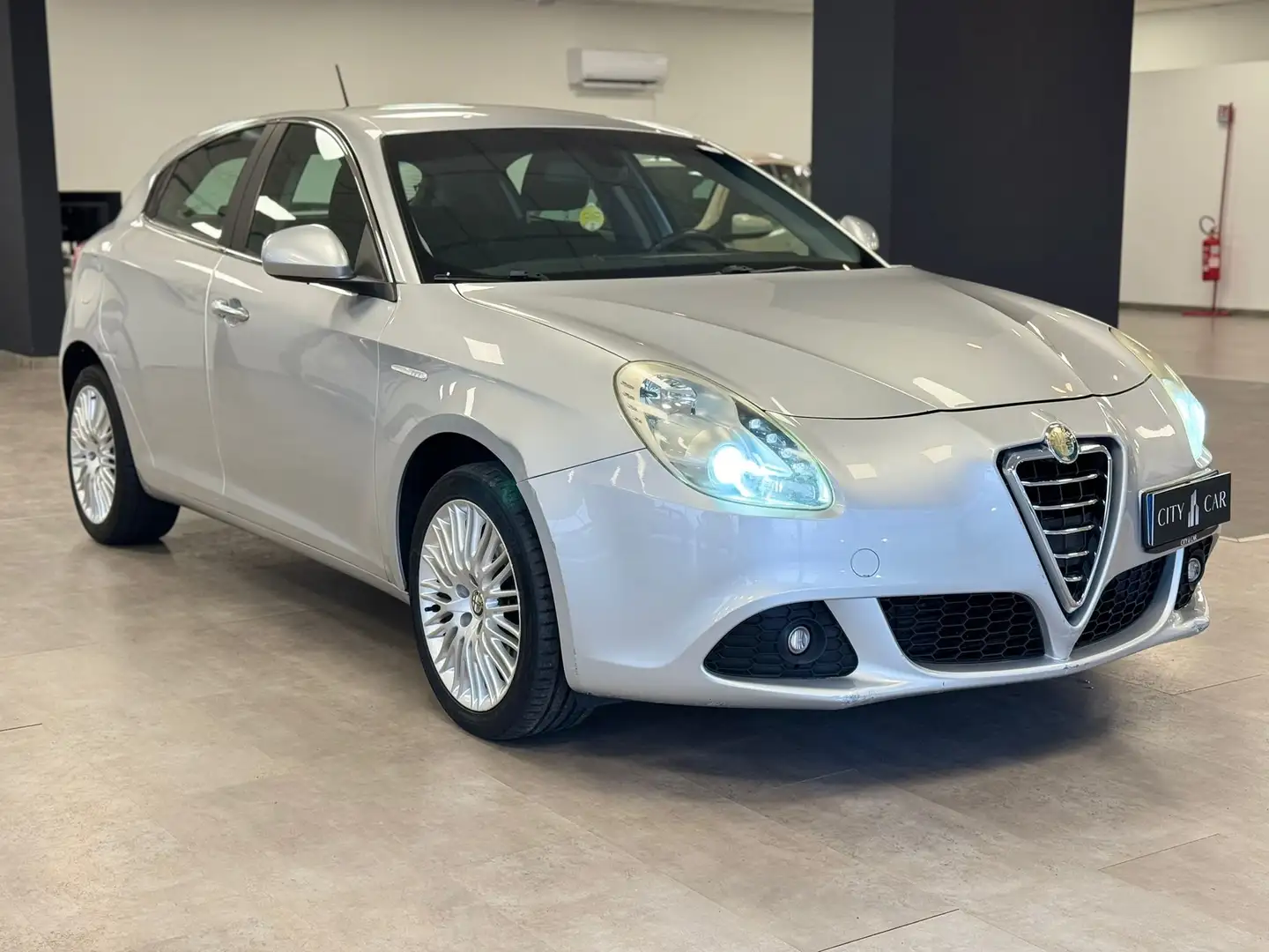 Alfa Romeo Giulietta Giulietta III 2010 2.0 jtdm(2) Distinctive 170cv Argento - 1