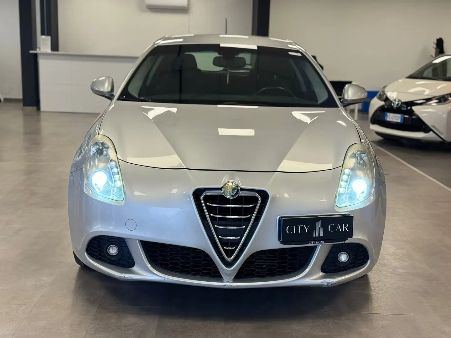 Alfa Romeo Giulietta Giulietta III 2010 2.0 jtdm(2) Distinctive 170cv Argento - 2