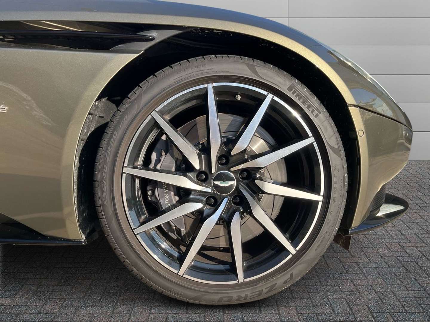 Aston Martin DB11 Coupé 5.2 V12 Launch Edition -  - Joinsteer - #2