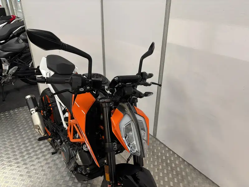 KTM 390 Duke - foto 3