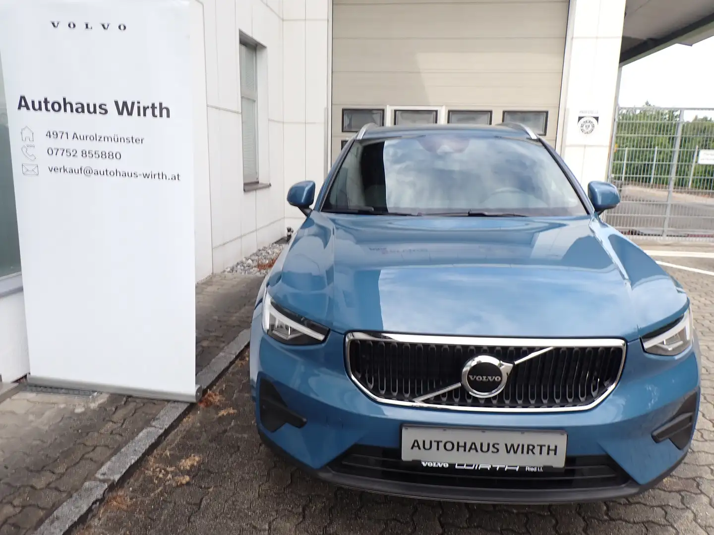 Volvo XC40 T2 Core Aut. Blau - 2