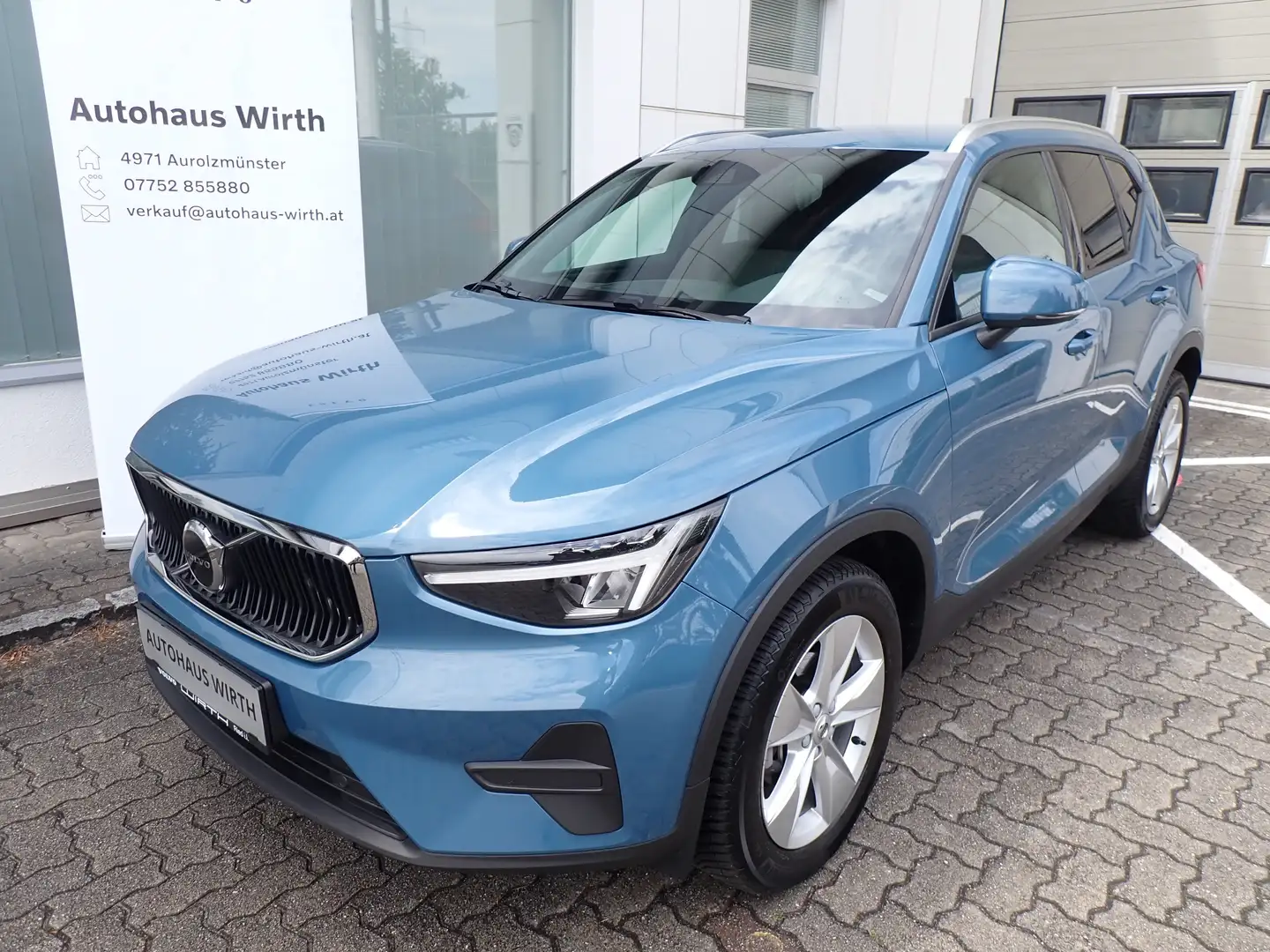 Volvo XC40 T2 Core Aut. Blau - 1