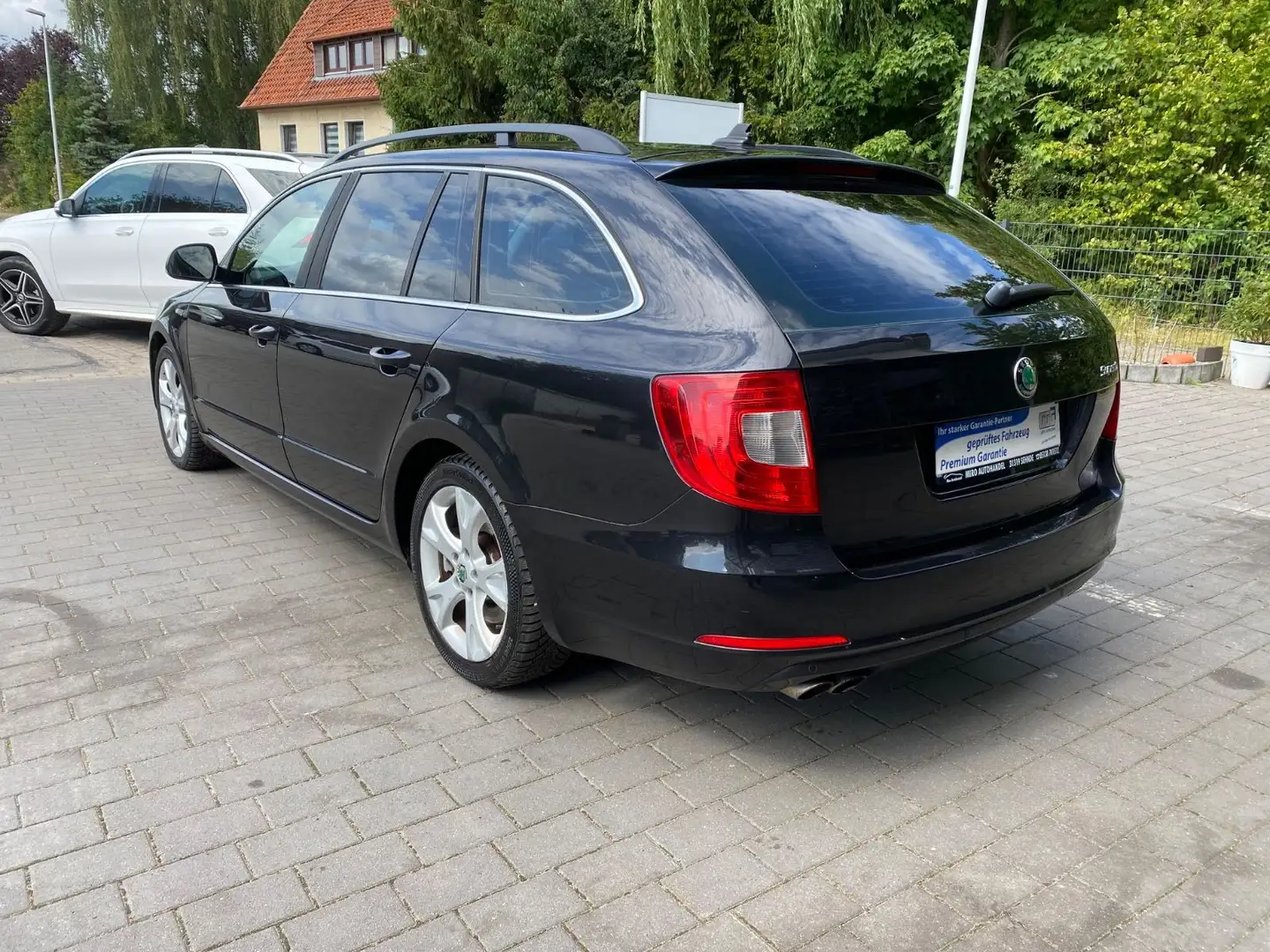 Skoda Superb Combi Ambition 4x4 Schwarz - 2