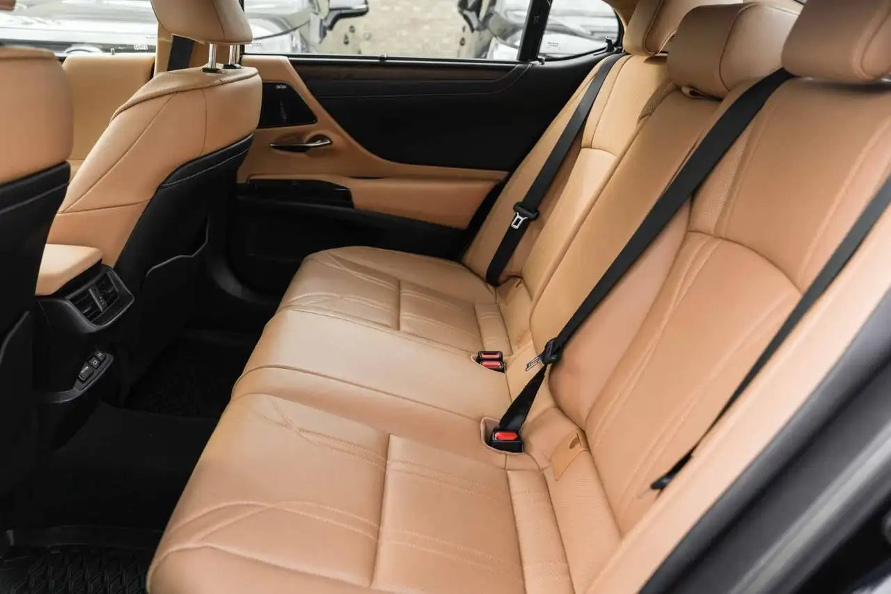 Lexus ES снимка Lexus ES