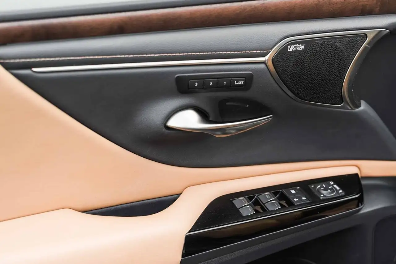 Lexus ES снимка Lexus ES
