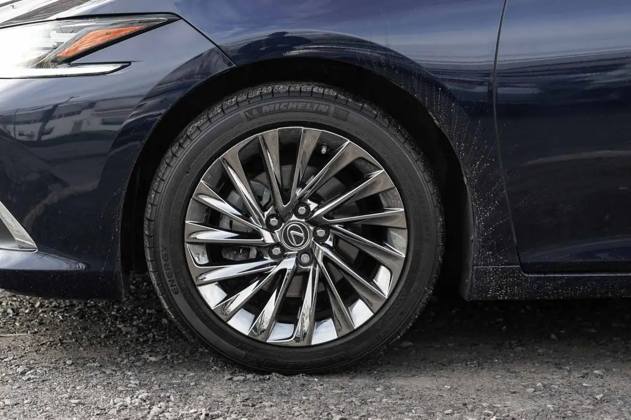 Lexus ES снимка Lexus ES