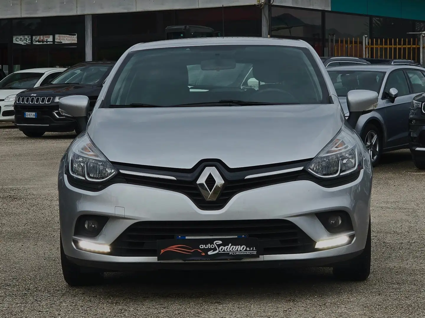 Renault Clio Clio IV 2017 1.5 dci Moschino Life 75cv Plateado - 1
