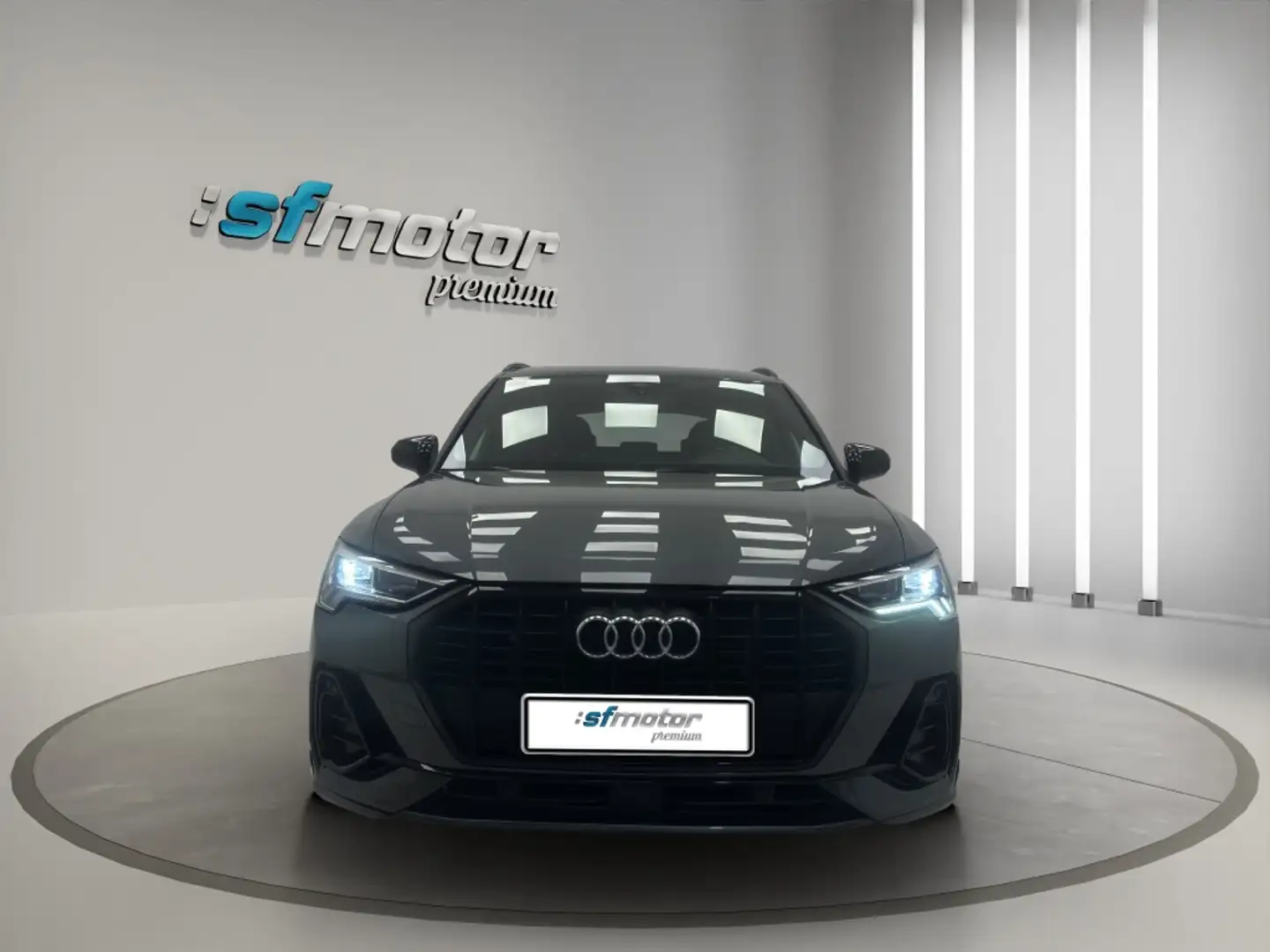 Audi Q3 45 TFSIe Black line S-tronic Gris - 2