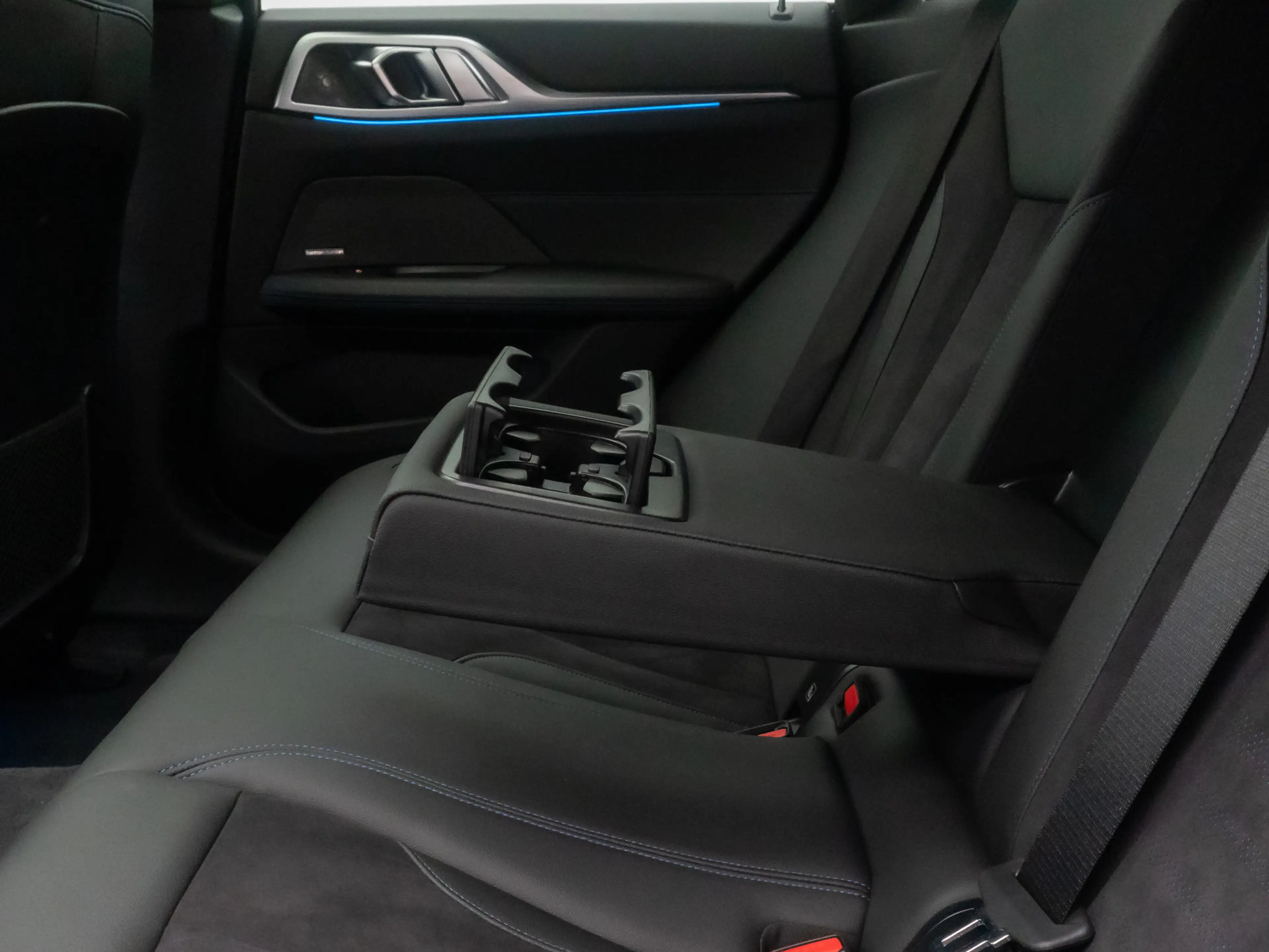 BMW i4 HUD DAB Laser 360°Glasdach 20 — photo 27