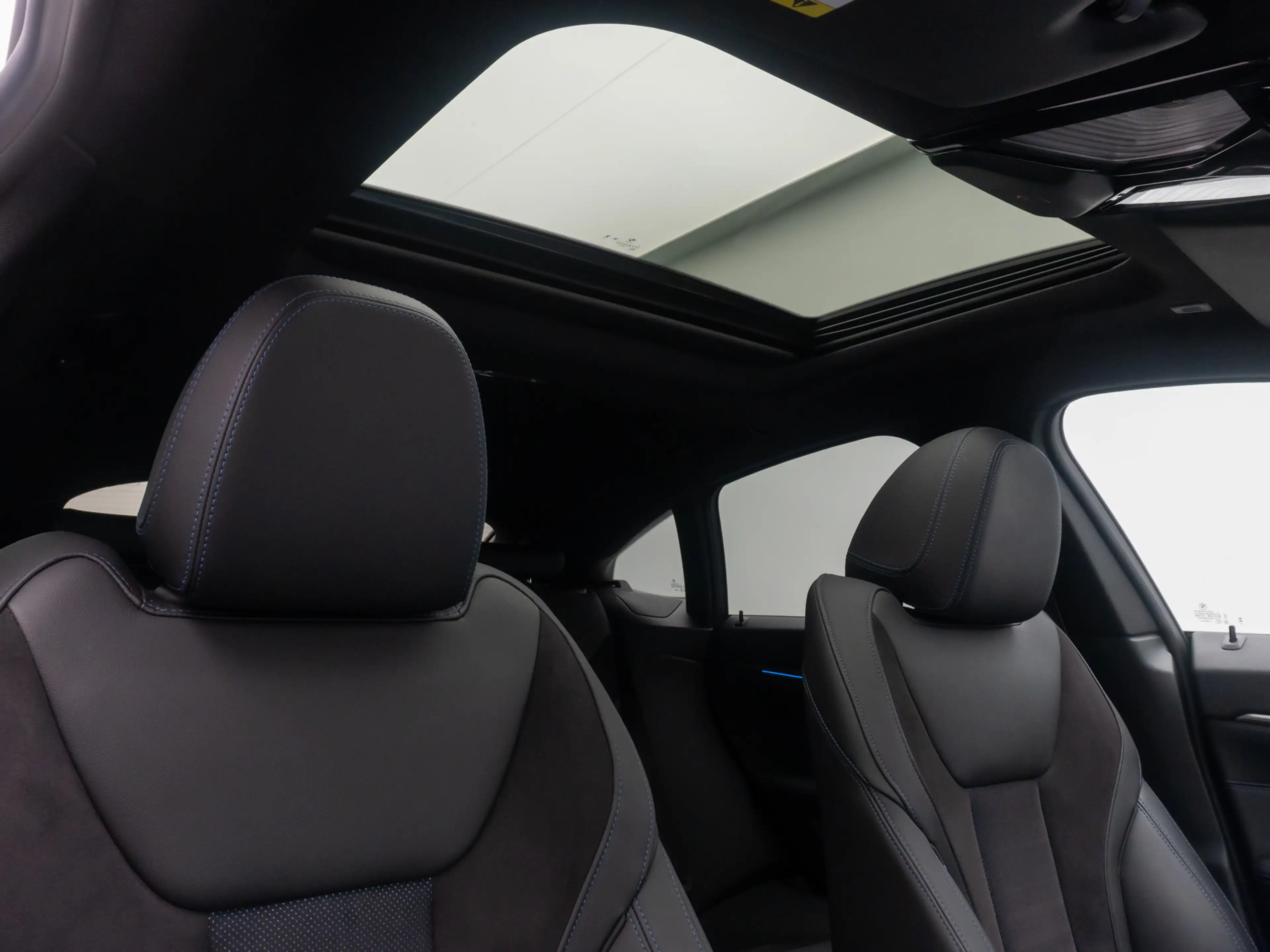 BMW i4 HUD DAB Laser 360°Glasdach 20 — photo 30