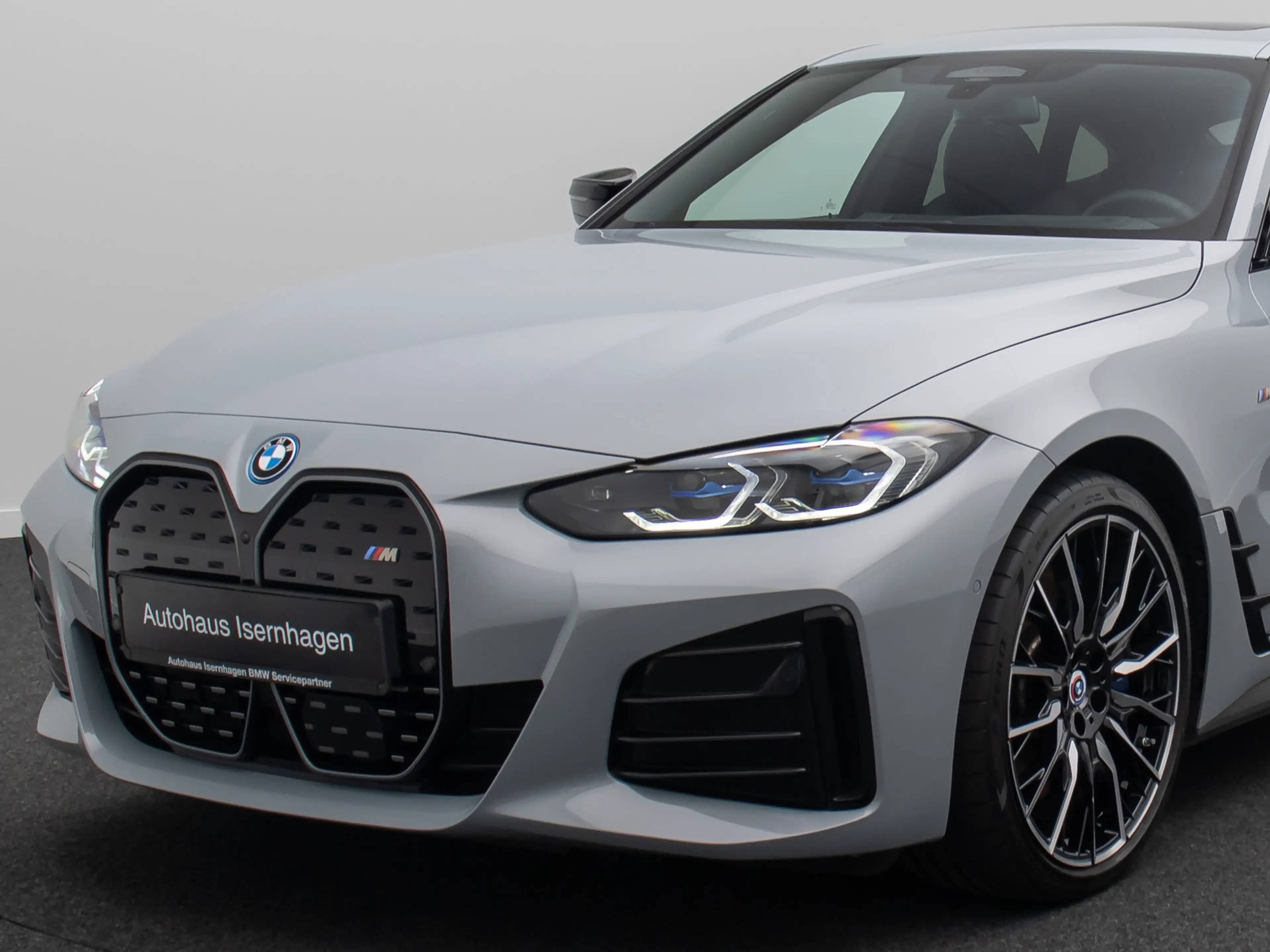 BMW i4 HUD DAB Laser 360°Glasdach 20 — photo 17