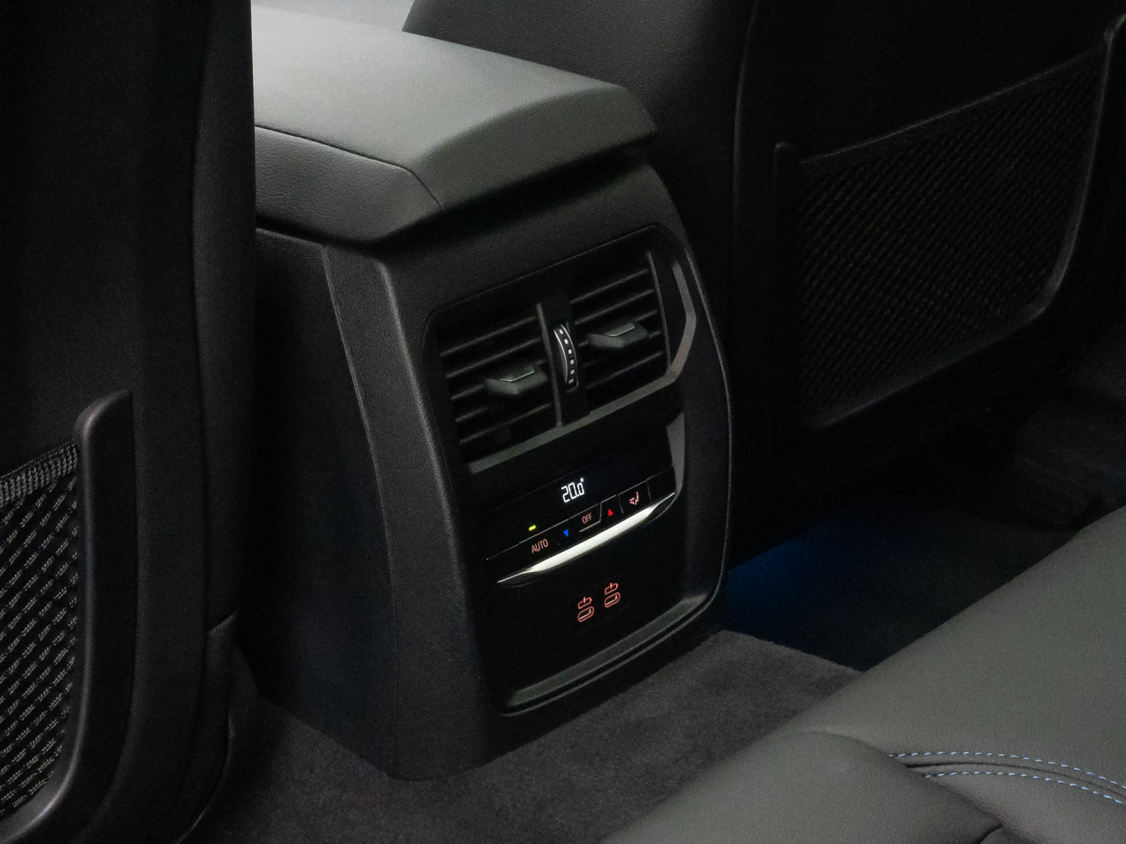 BMW i4 HUD DAB Laser 360°Glasdach 20 — photo 28