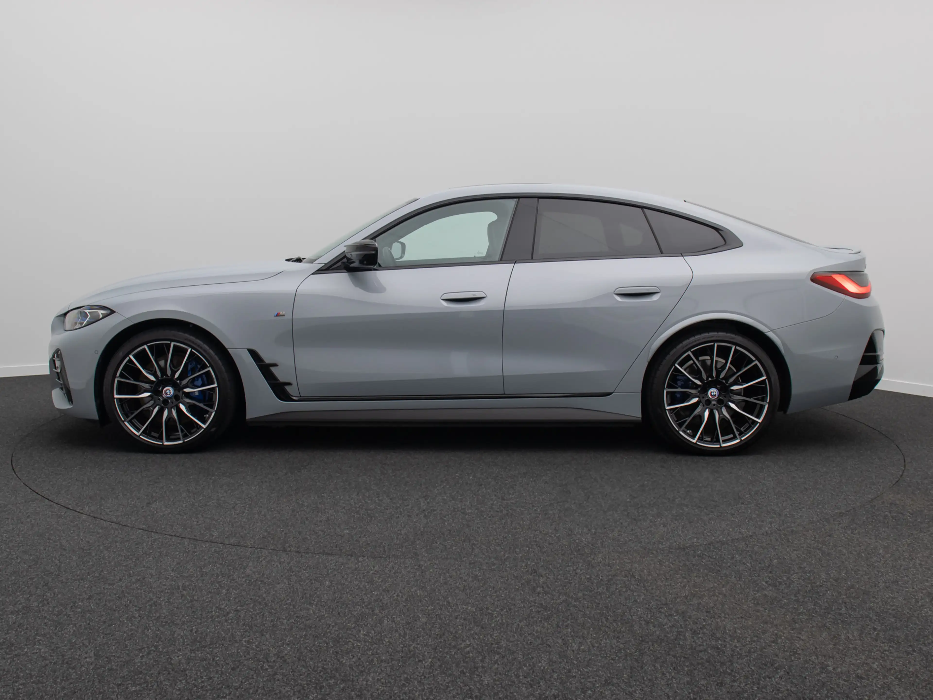BMW i4 HUD DAB Laser 360°Glasdach 20 — photo 11