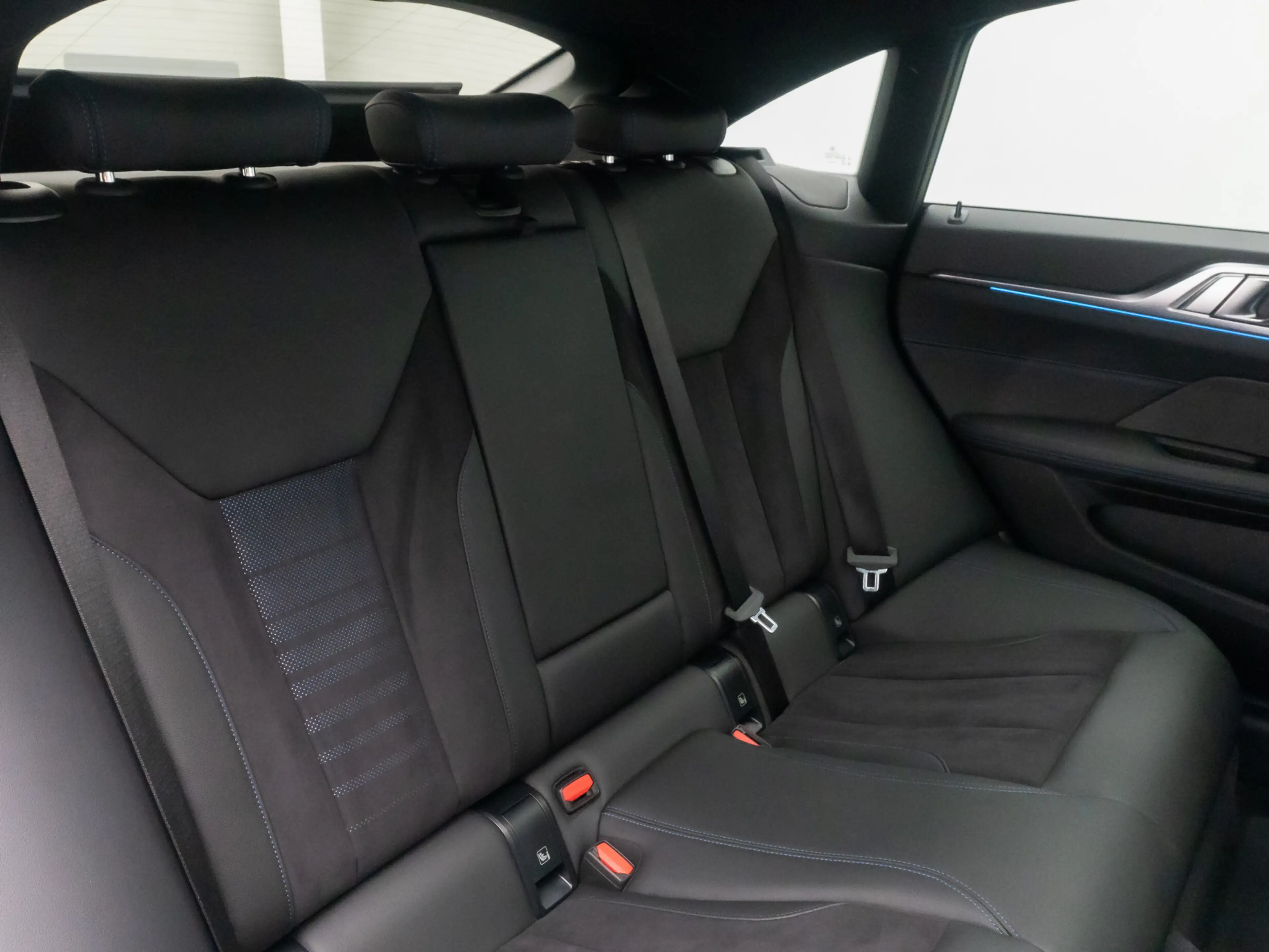 BMW i4 HUD DAB Laser 360°Glasdach 20 — photo 29
