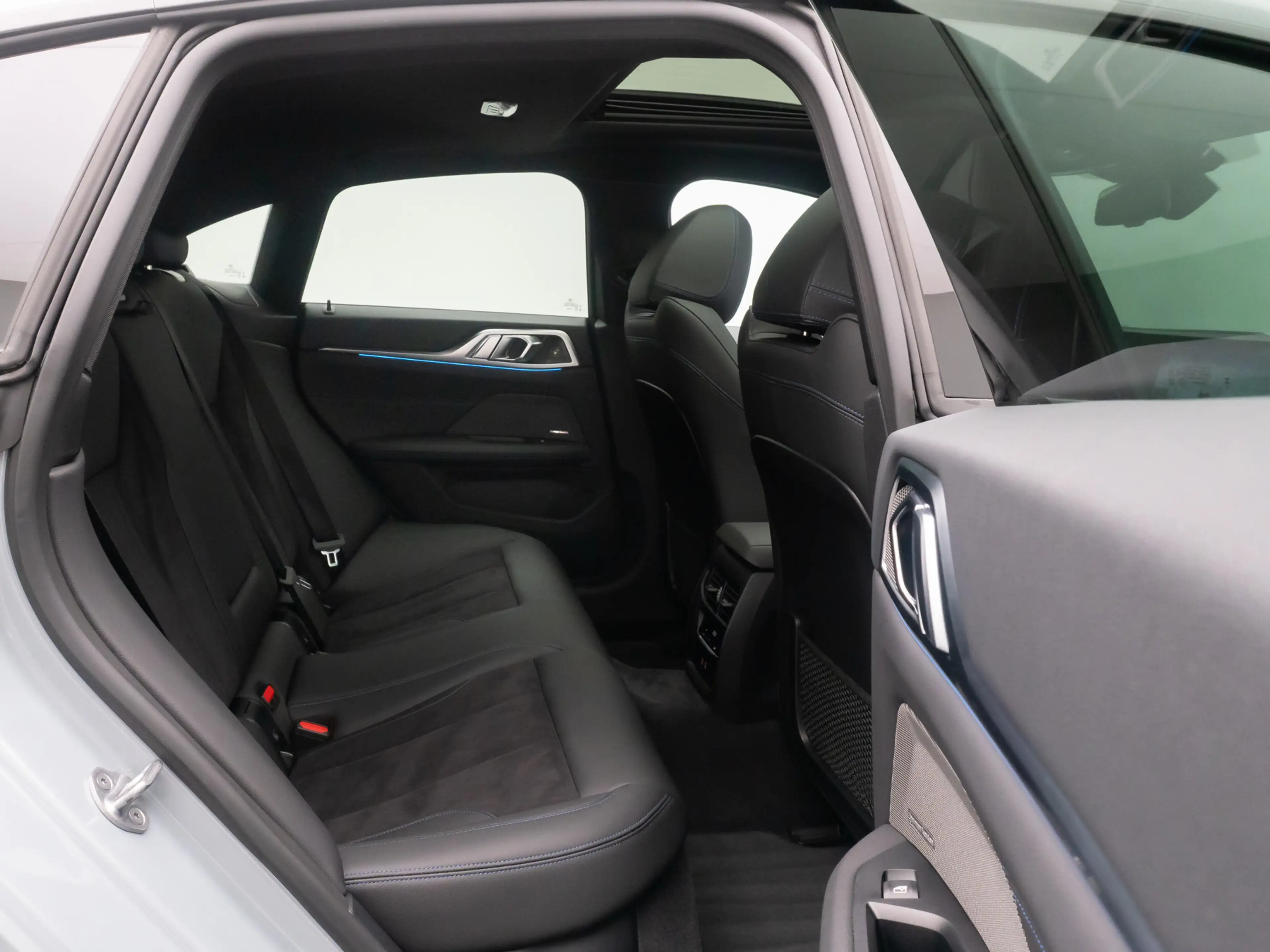 BMW i4 HUD DAB Laser 360°Glasdach 20 — photo 26
