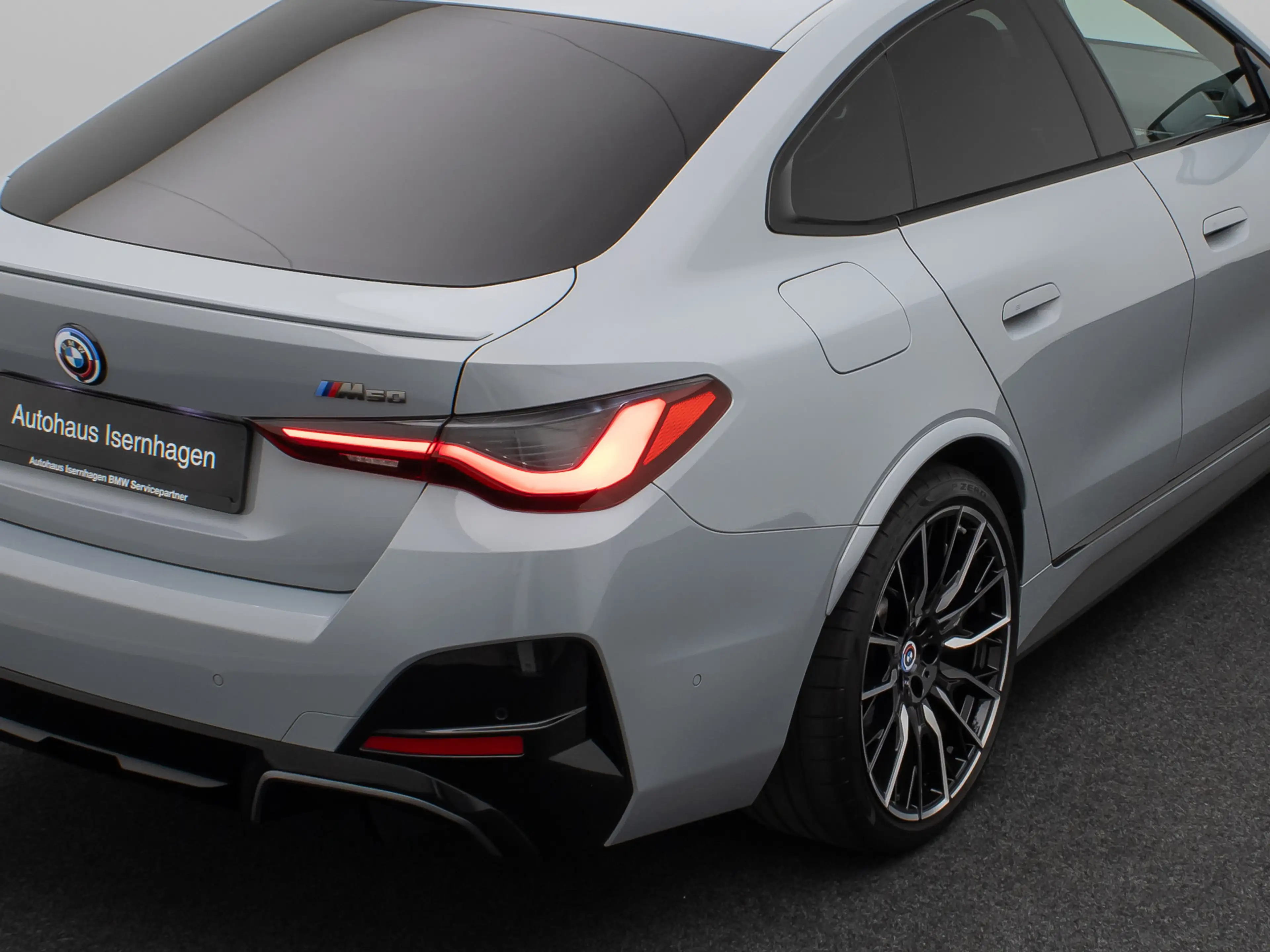 BMW i4 HUD DAB Laser 360°Glasdach 20 — photo 15