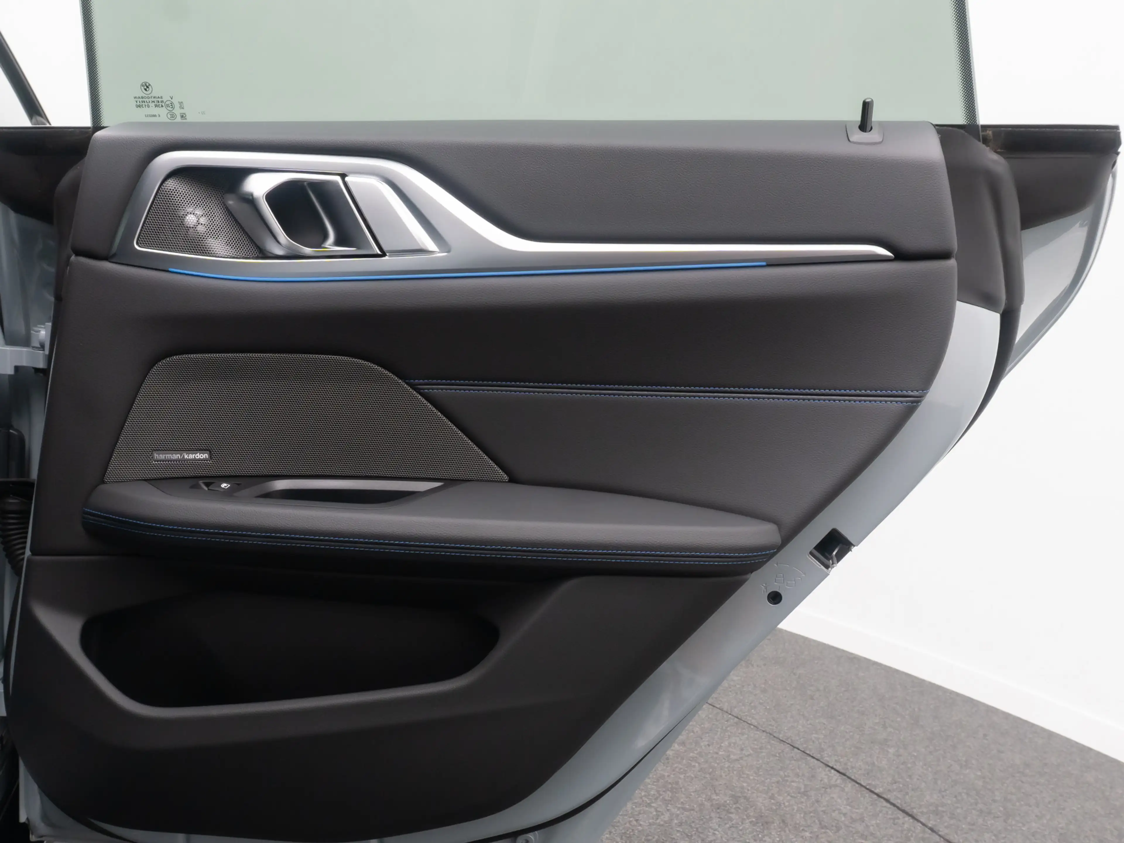 BMW i4 HUD DAB Laser 360°Glasdach 20 — photo 32
