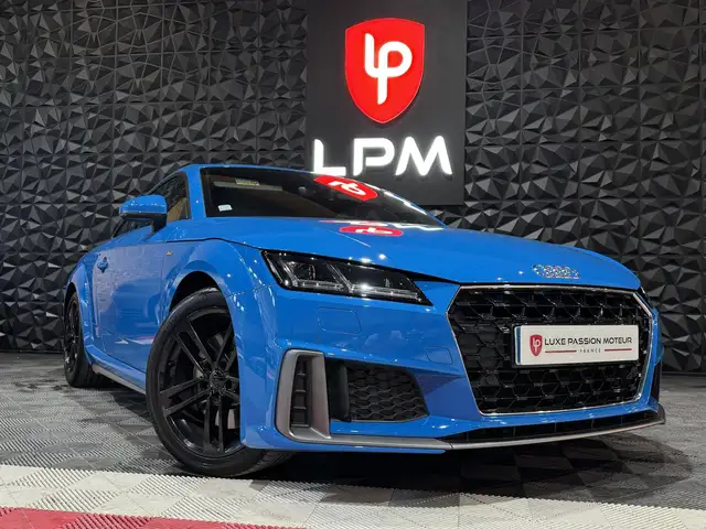 Audi TT view 3