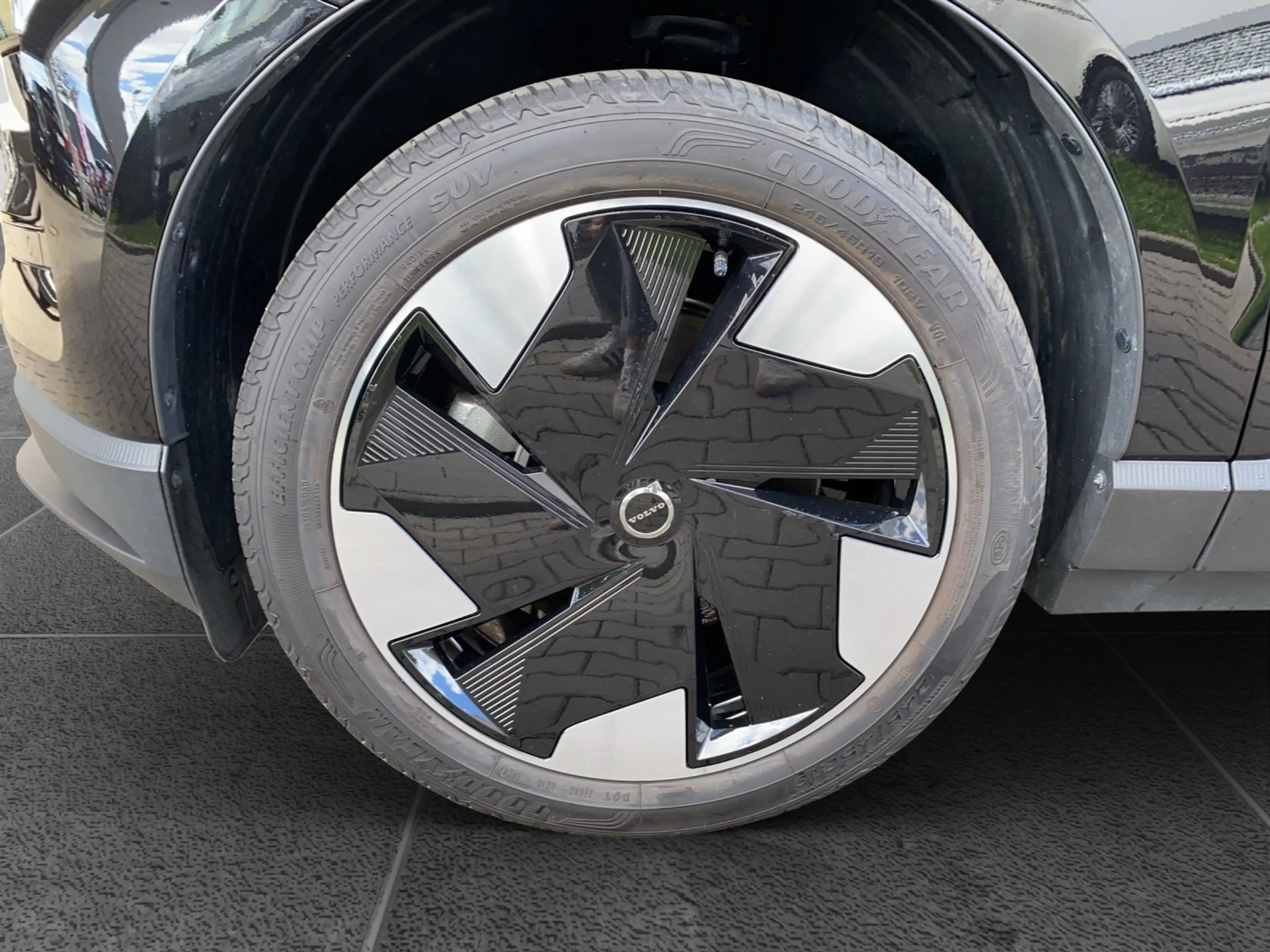 Volvo EX30 Extended Range Plus Pure Electric ACC+LED — photo 15