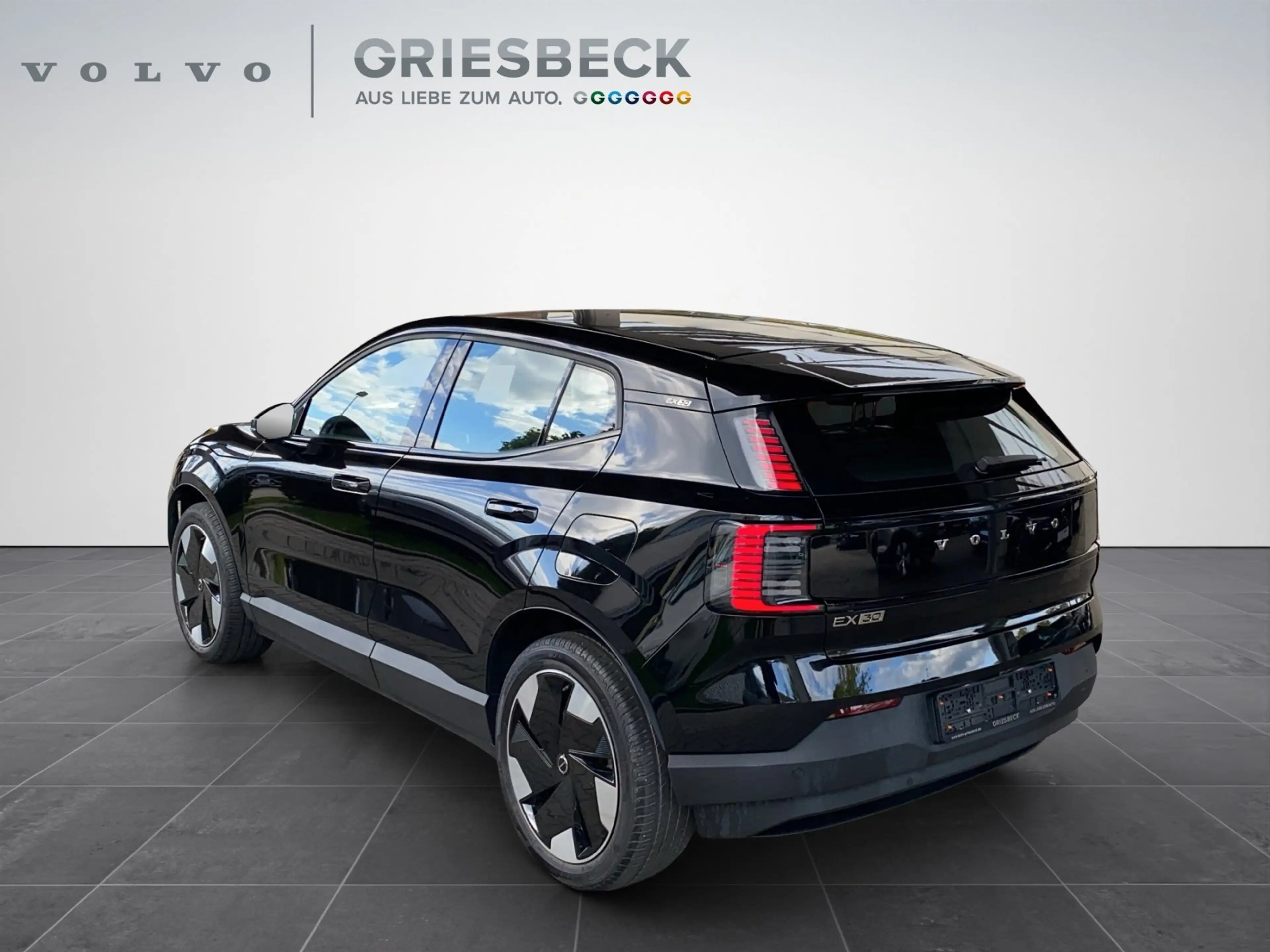 Volvo EX30 Extended Range Plus Pure Electric ACC+LED — photo 3