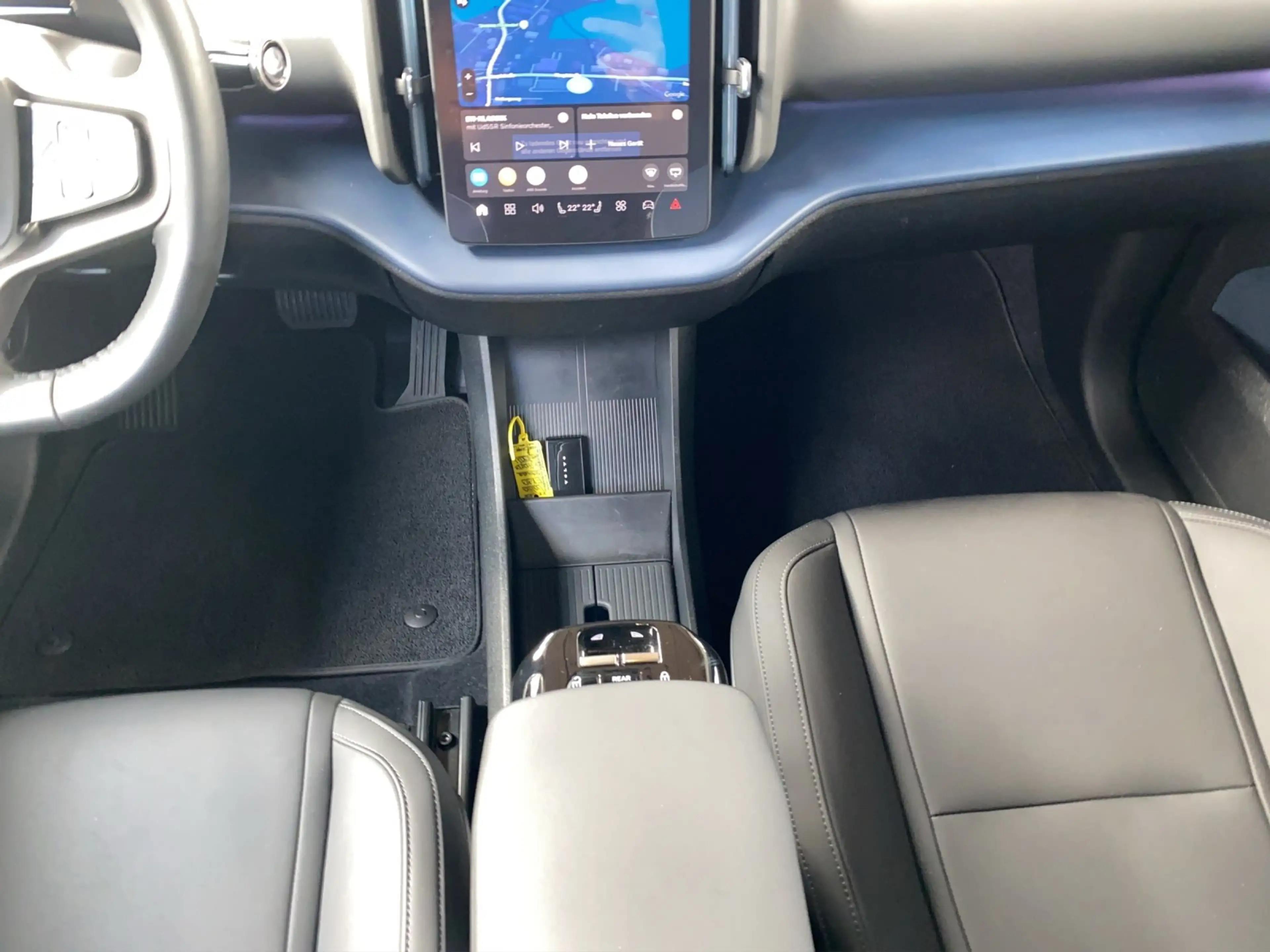 Volvo EX30 Extended Range Plus Pure Electric ACC+LED — photo 9