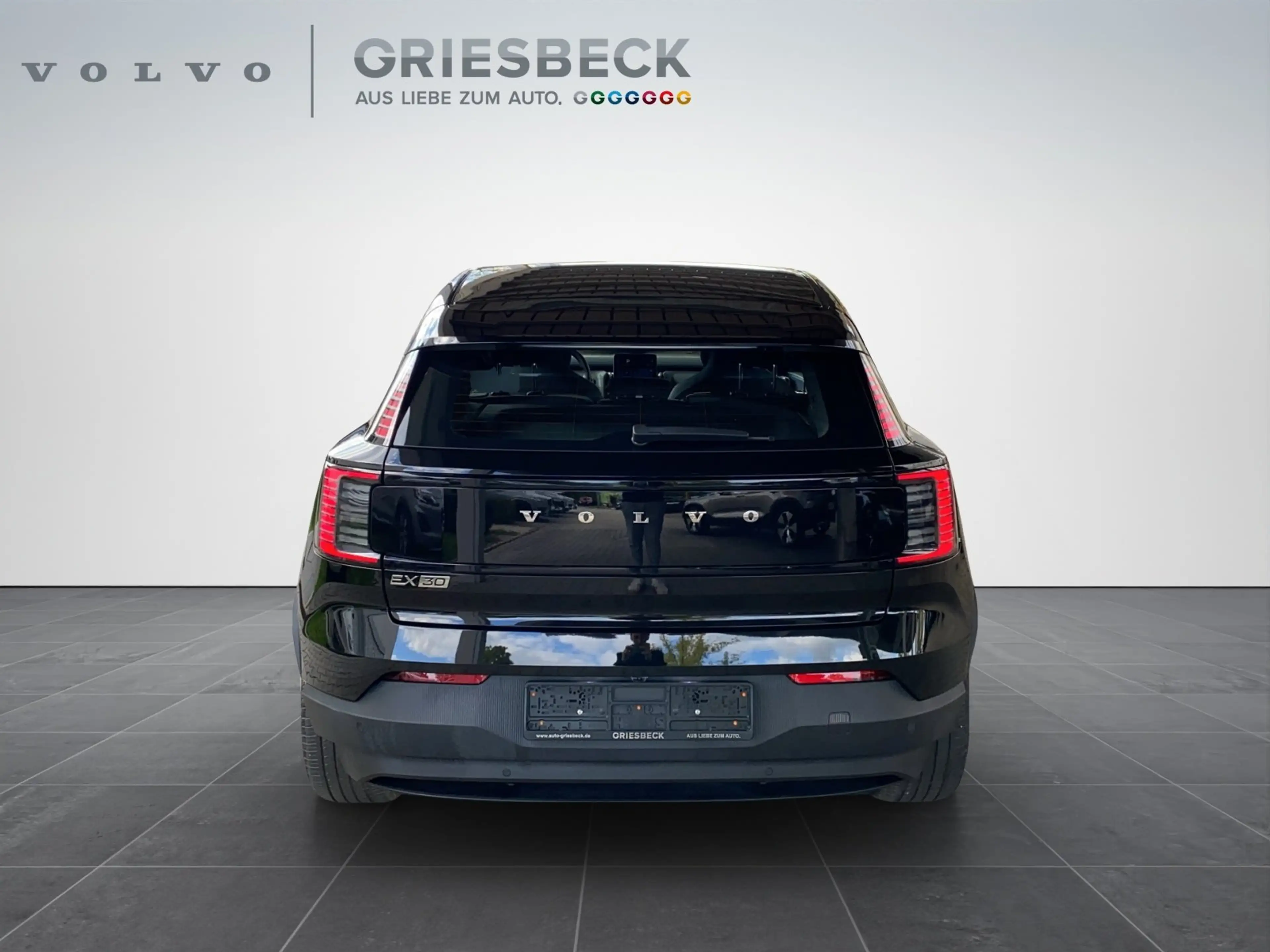Volvo EX30 Extended Range Plus Pure Electric ACC+LED — photo 4
