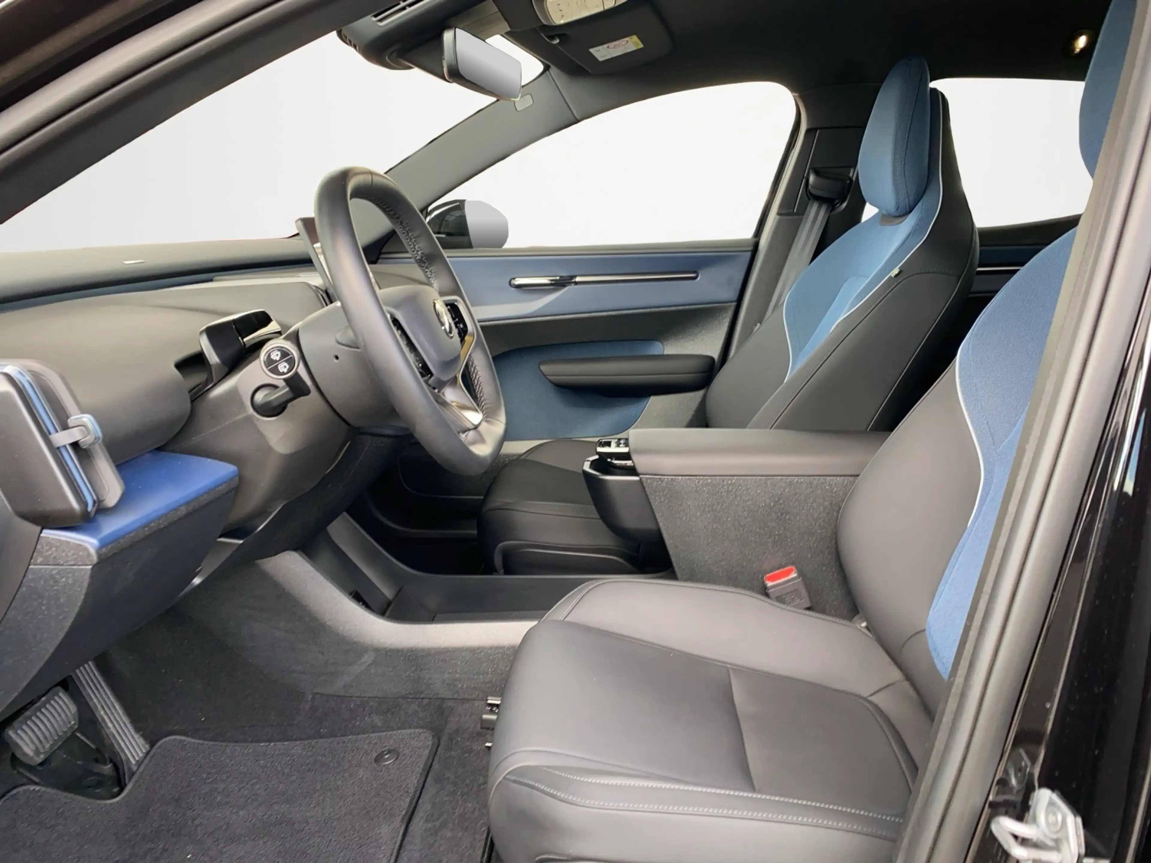 Volvo EX30 Extended Range Plus Pure Electric ACC+LED — photo 7