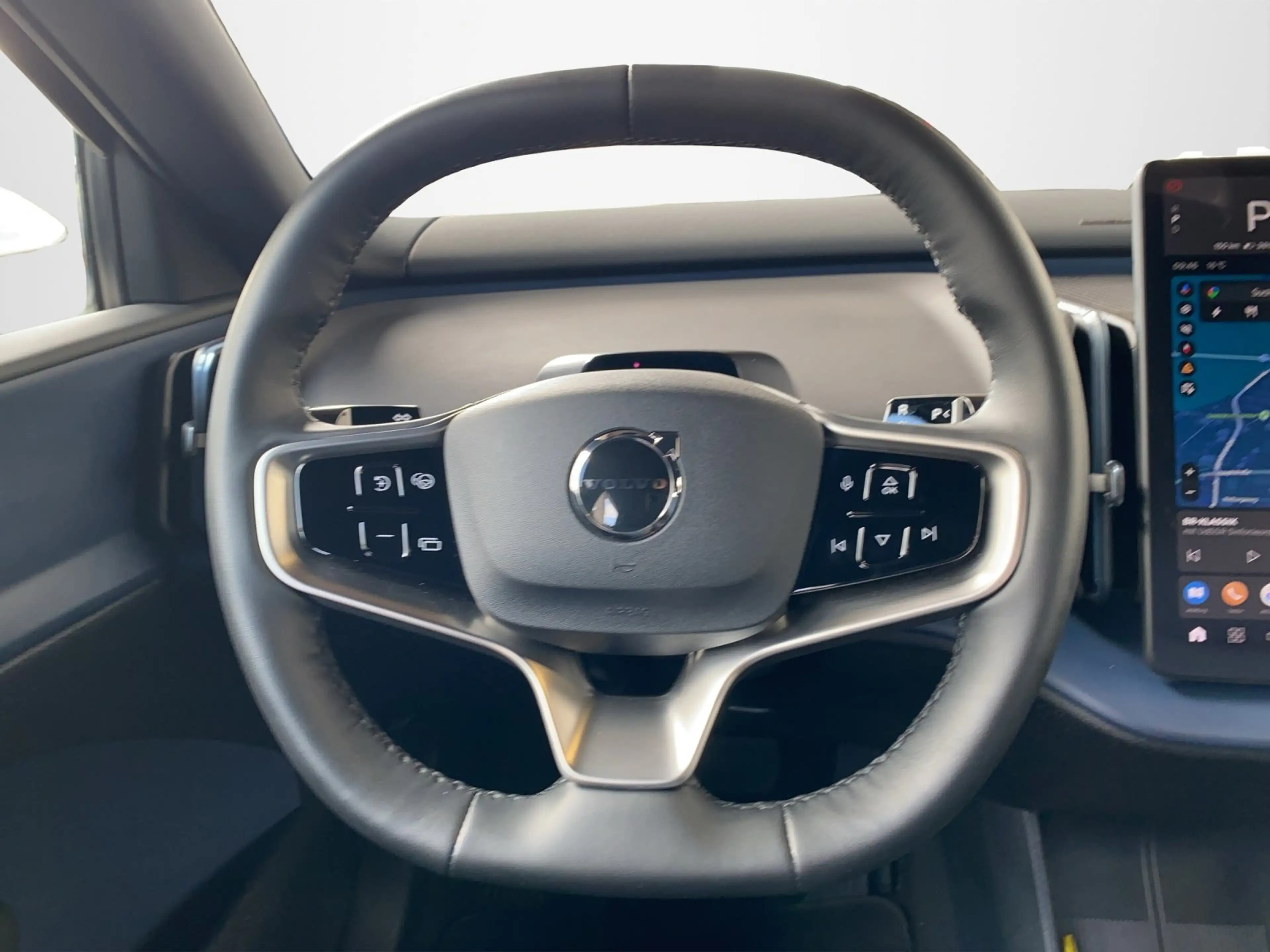 Volvo EX30 Extended Range Plus Pure Electric ACC+LED — photo 10