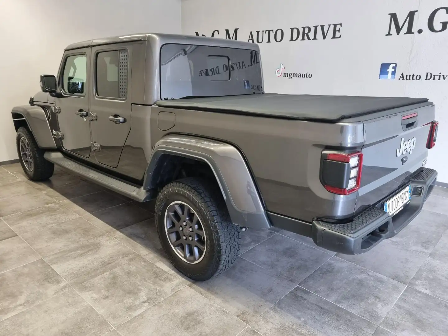 Jeep Gladiator 3.0 Diesel V6 Overland Gri - 2