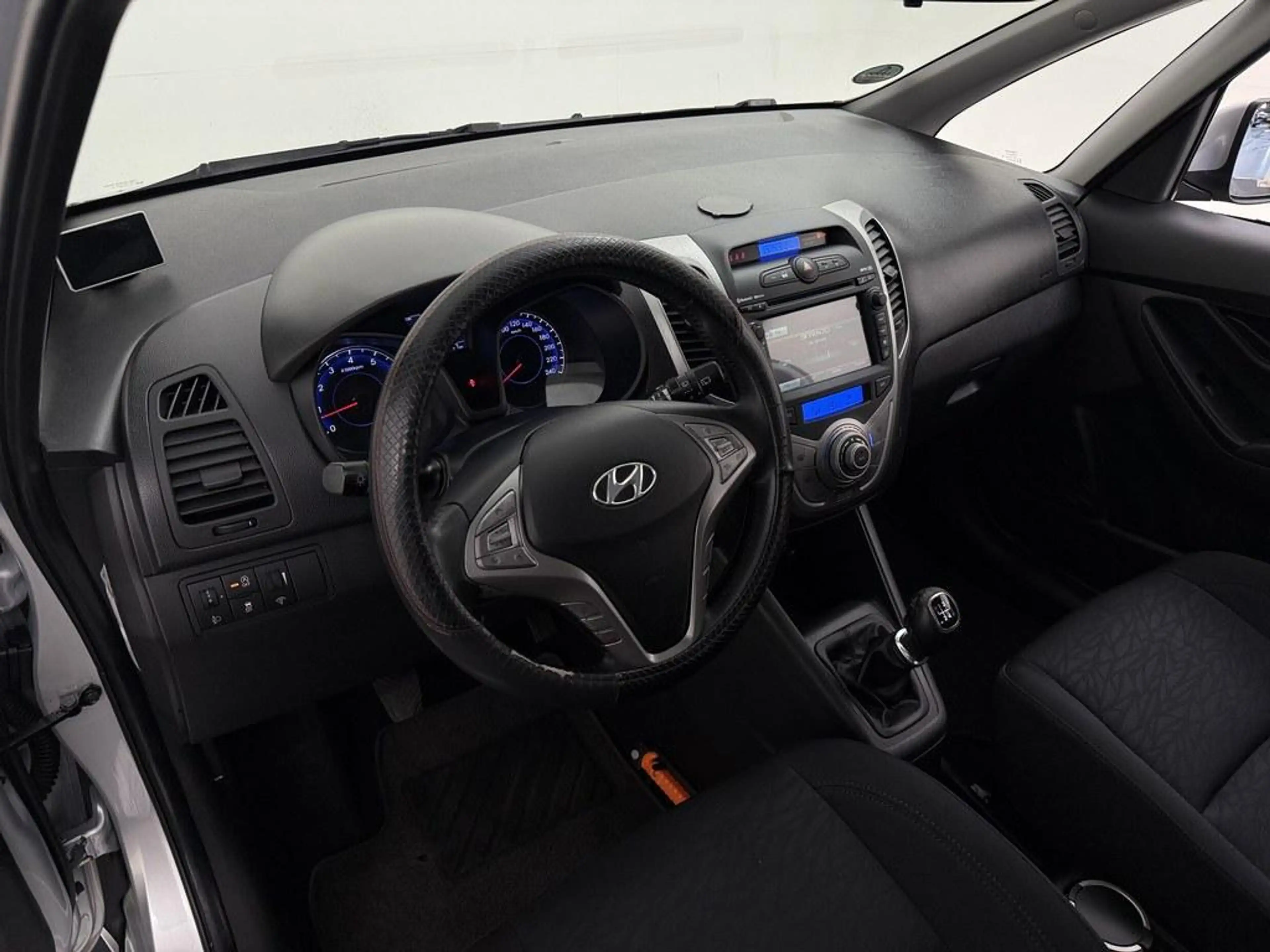 Hyundai iX20 1.6i i-Vision Trekhaak 1300kg Ecc/Nav/4S.Banden — photo 3