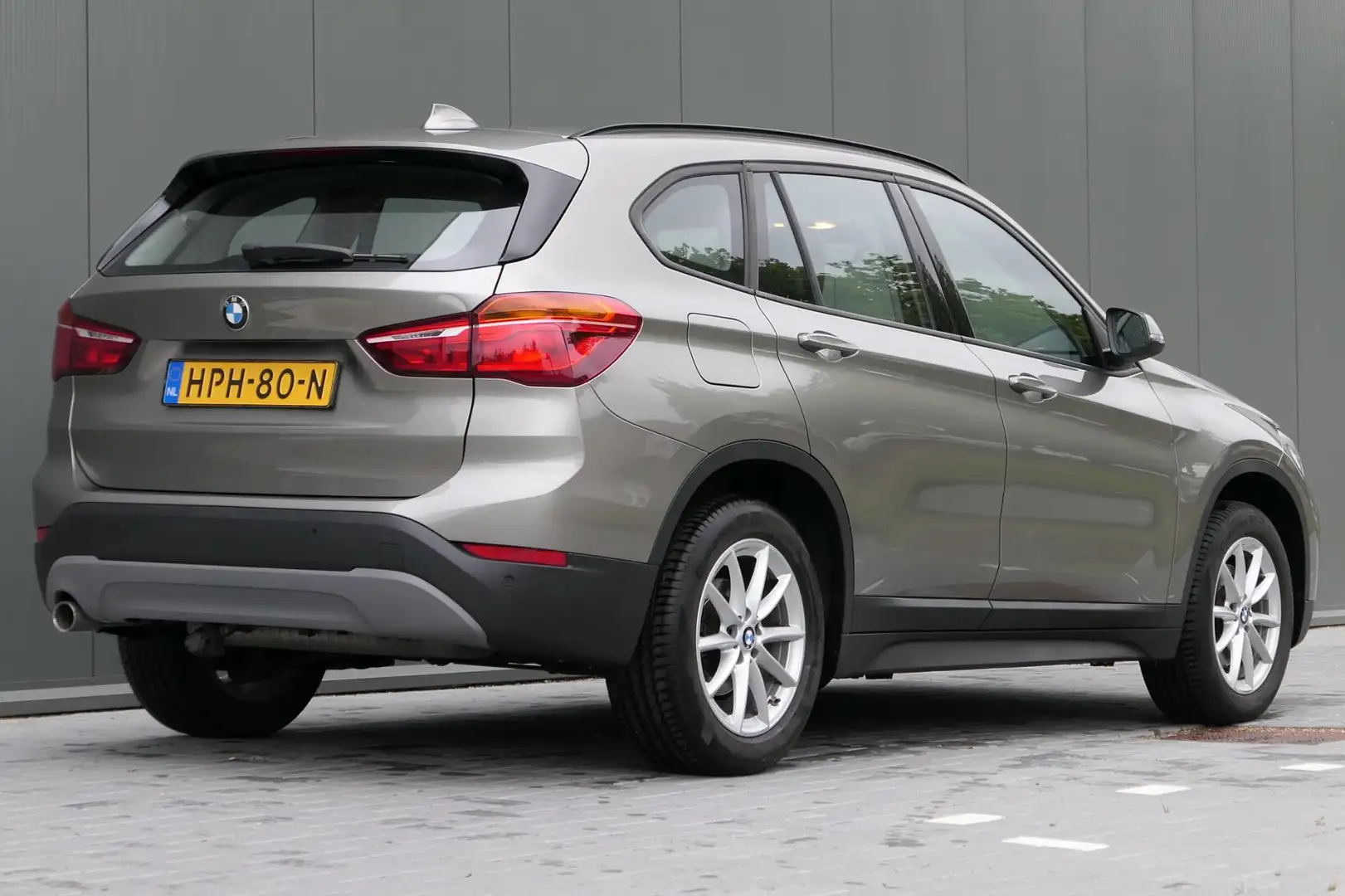 BMW X1 SDrive18i High Executive Leder Navi PDC Gris - 2
