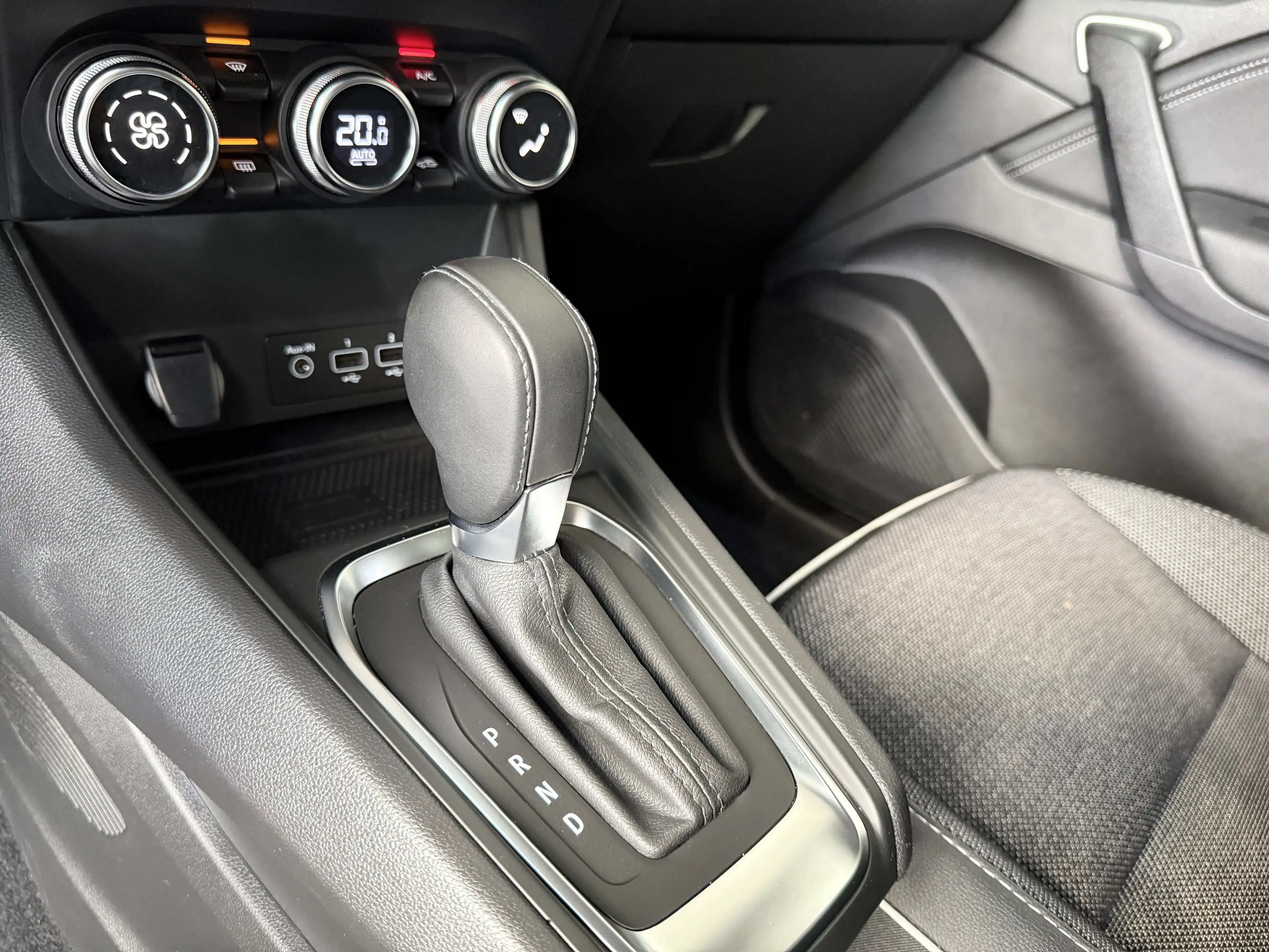 Mitsubishi ASX Intro Edition SHZ Kamera Keyless MwSt Ausweisbar — photo 14