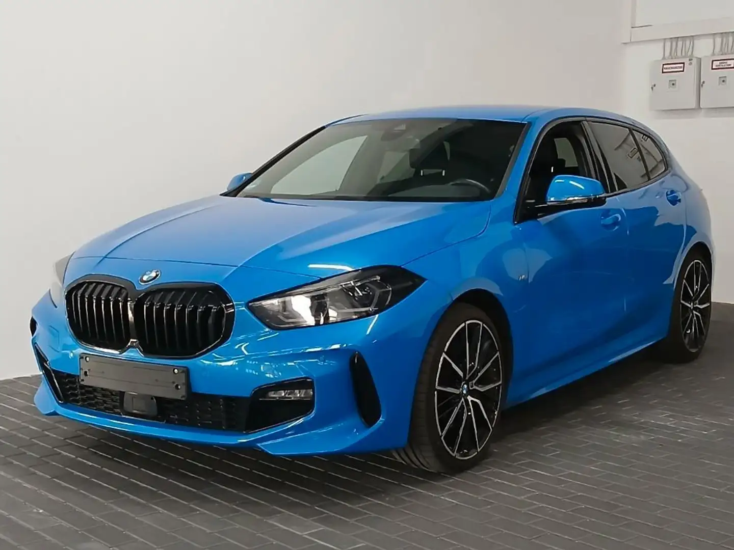 BMW 118 i M Sport ACC RFK HiFi KZU QI LRHZ adptiv-LED Blau - 2