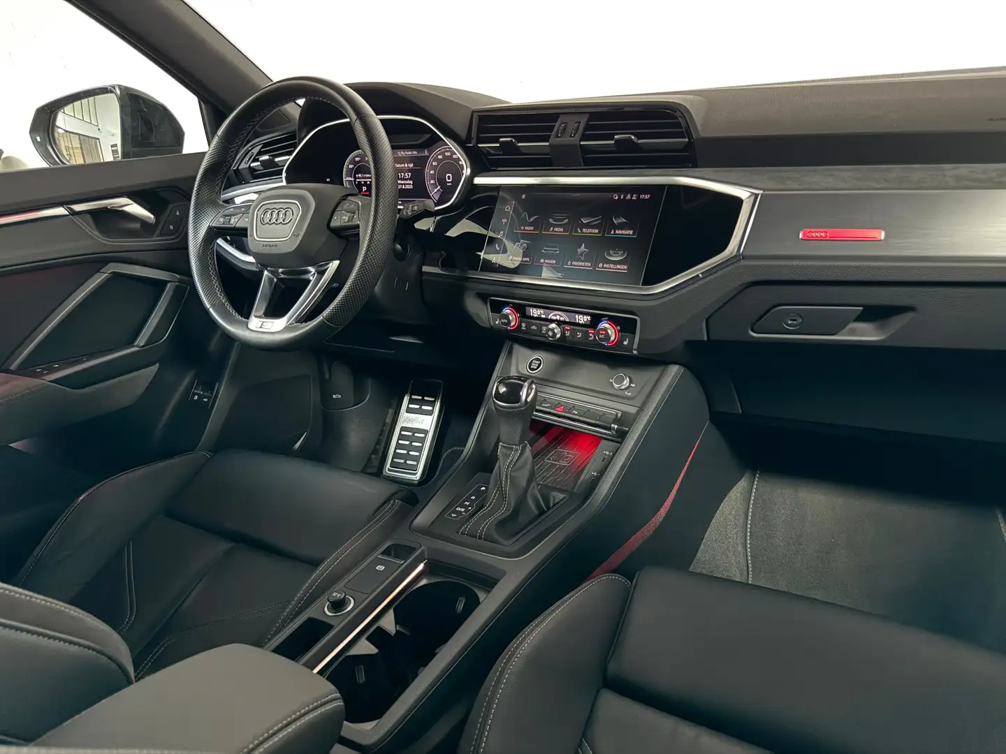 Audi Q3 45 TFSI e 3 x S-line Pano Sfeer 360 Trekhaak Chron Grigio - 2