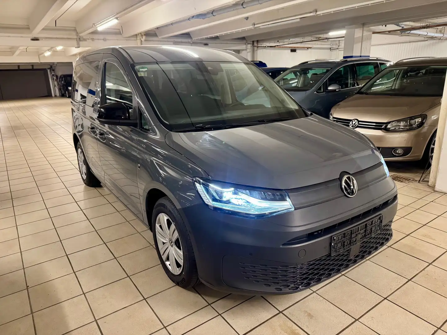 Volkswagen Caddy 1.5 TSI eHybrid DSG, Navi, LED Grau - 1