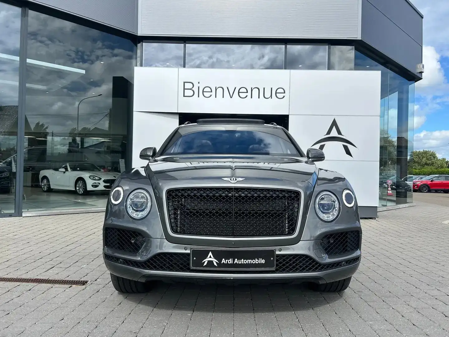 Bentley Bentayga 6.0 Twin Turbo W12 *GARANTIE*AKRAPOVIC EXHAUST* Grijs - 2