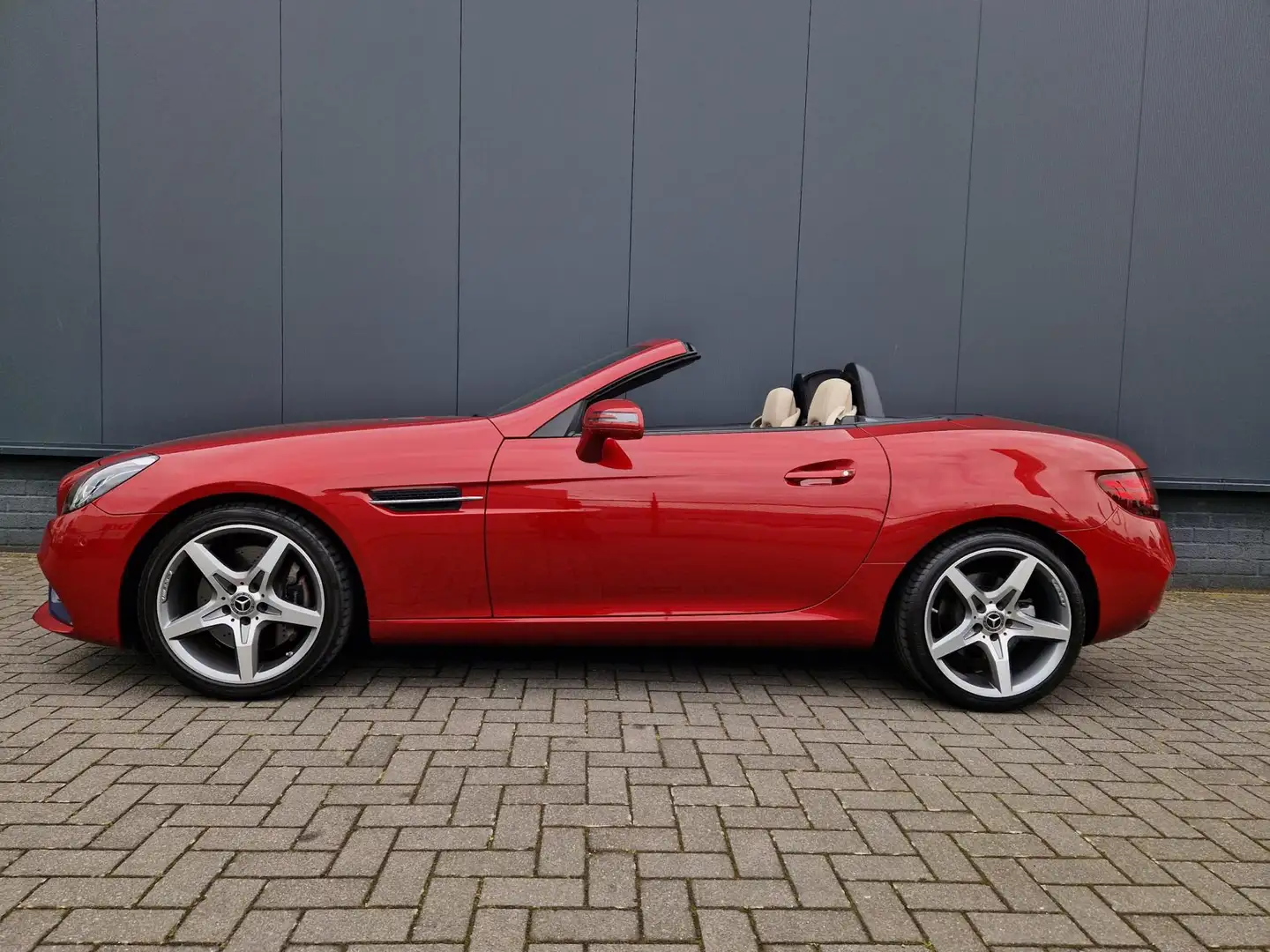 Mercedes-Benz SLC 300 AMG /Pano/Led/Airscarf/incl.BTW!/33dkm!!! Red - 2