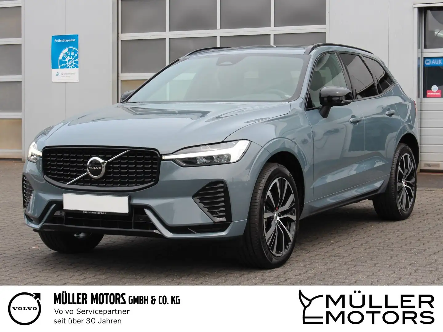Volvo XC60 B4 Benzin Plus Dark 2WD +Pano+harman+App+ Grau - 1