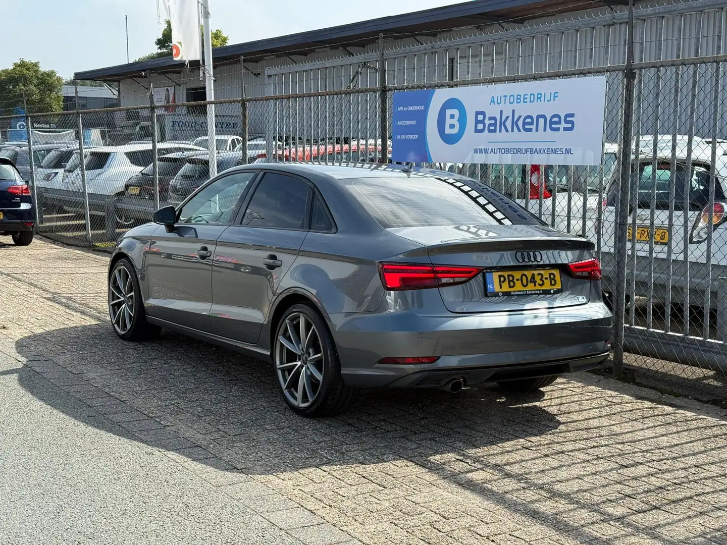 Audi A3 Limousine 1.0 TFSI Sport Lease Edition | Automaat Gris - 2